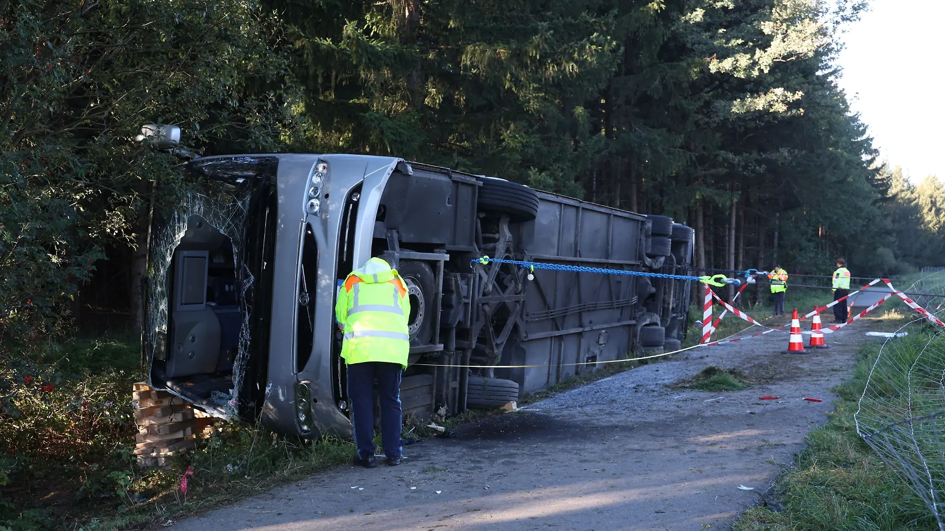 Schwerer Busunfall auf der A96 - Tote und Verletzte