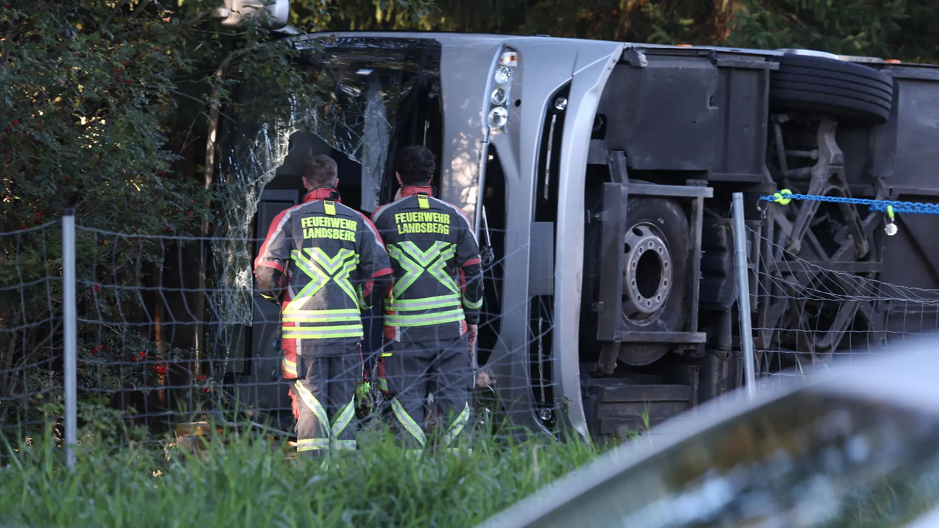 Schwerer Busunfall auf der A96 - Tote und Verletzte