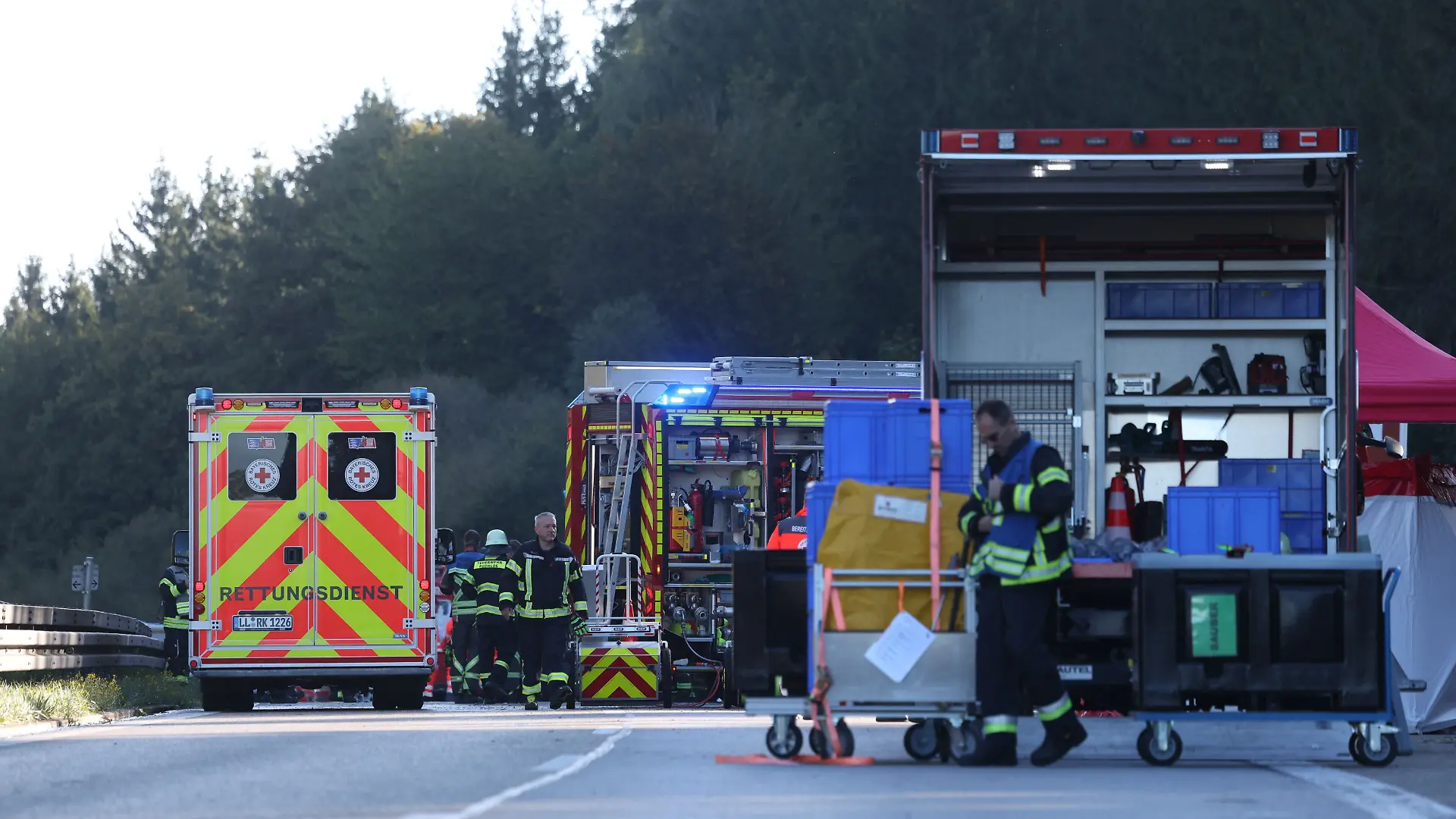 Schwerer Busunfall auf der A96 - Tote und Verletzte