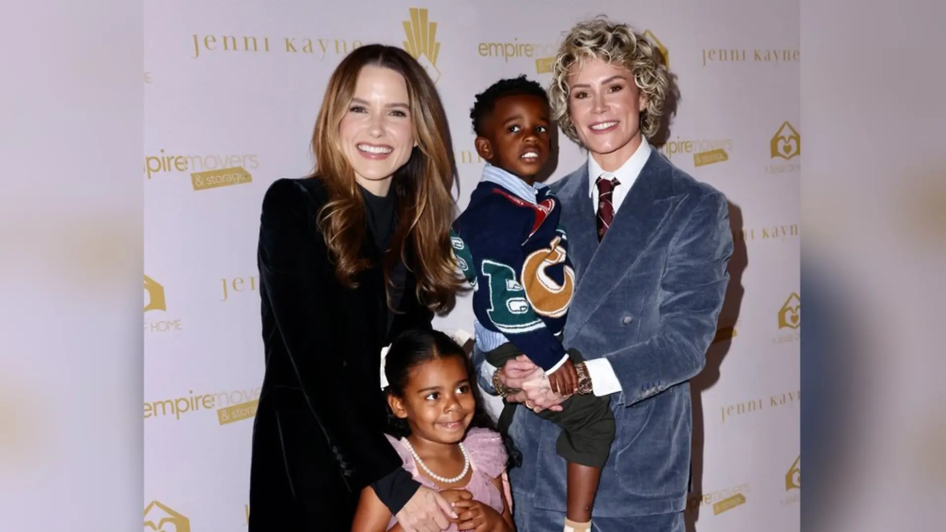Sophia Bush (l.) und Ashlyn Harris mit den Kindern Sloane und Ocean.