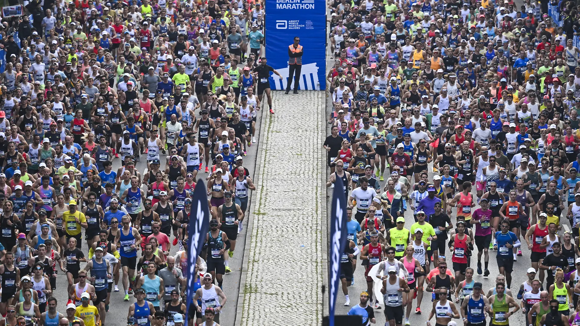 2026 Berlin Marathon BERLIN, GERMANY - SEPTEMBER 27: Athletes race through the city during the 2026 Berlin Marathon, where thousands of runners from around the world competed over a 42.195-kilometer course passing iconic landmarks in Berlin, Germany on September 27, 2026. Halil Sagirkaya / Anadolu Berlin Germany. Editorial use only. Please get in touch for any other usage. PUBLICATIONxNOTxINxTURxUSAxCANxUKxJPNxITAxFRAxAUSxESPxBELxKORxRSAxHKGxNZL Copyright: x2026xAnadoluxHalilxSagirkayax