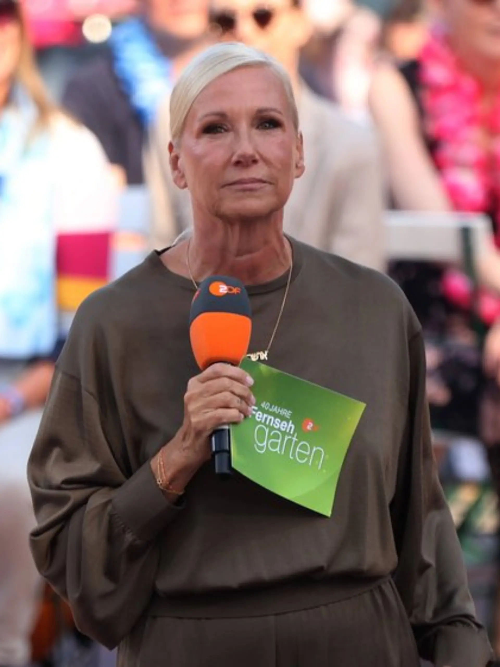 Andrea Kiewel kämpfte sich am Sonntag mit einer Erkältung durch den "ZDF-Fernsehgarten".