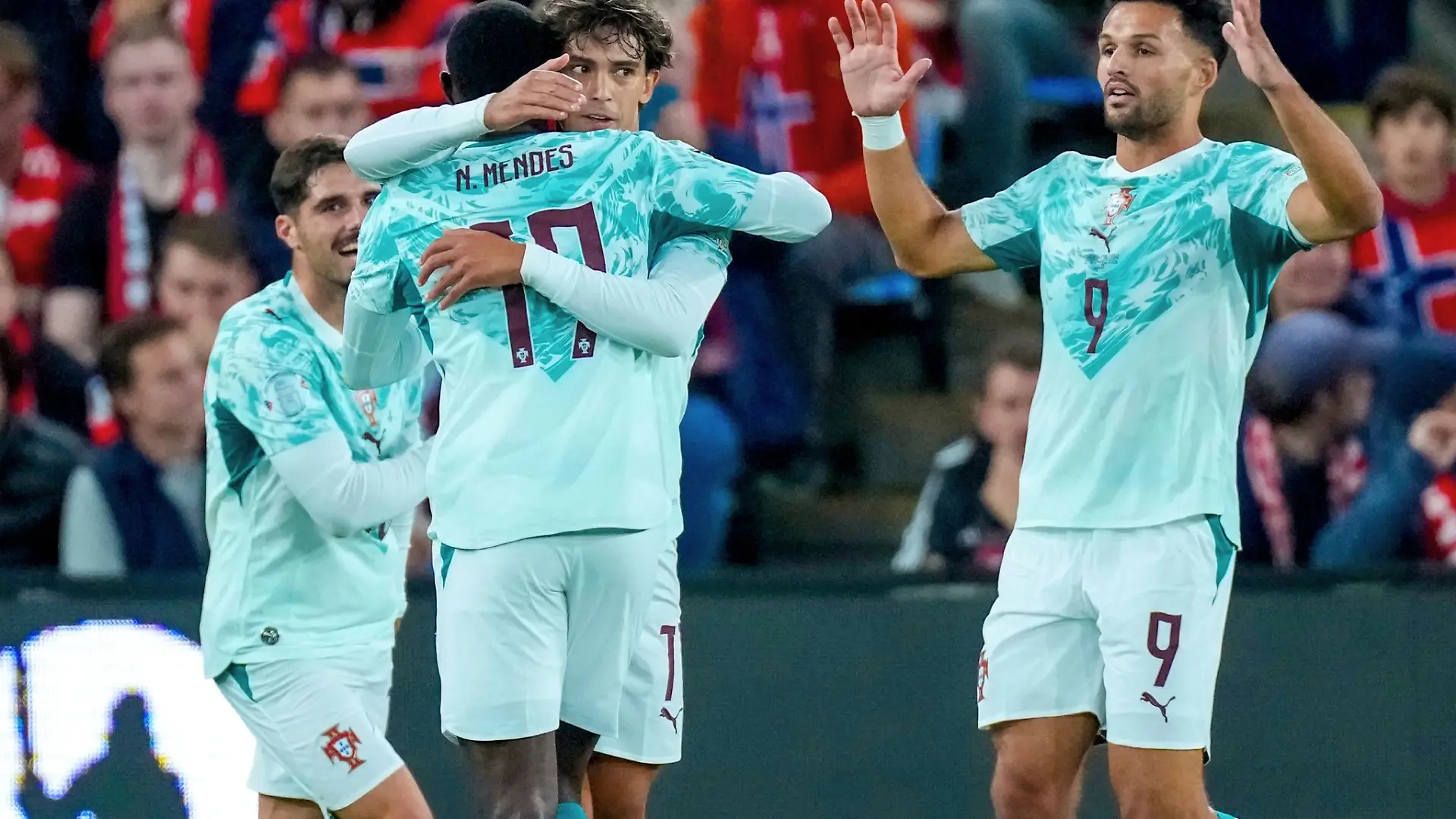 João Félix (M) und Gonçalo Ramos (r) erzielten die Treffer für Portugal.