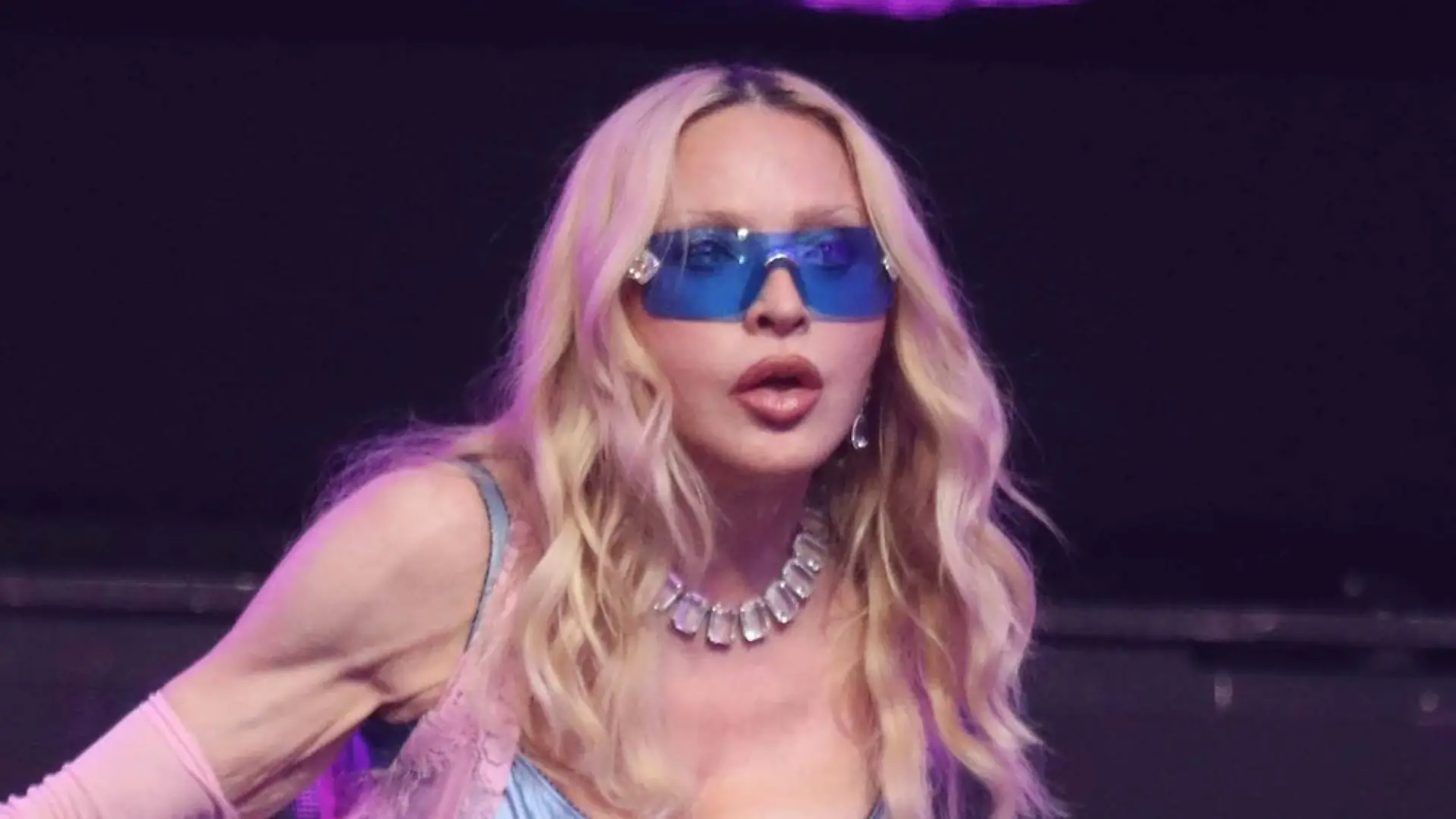 Madonna - hier bei einem früheren Auftritt - eröffnete die MTV VMAs und erhielt dabei prominente Unterstützung.