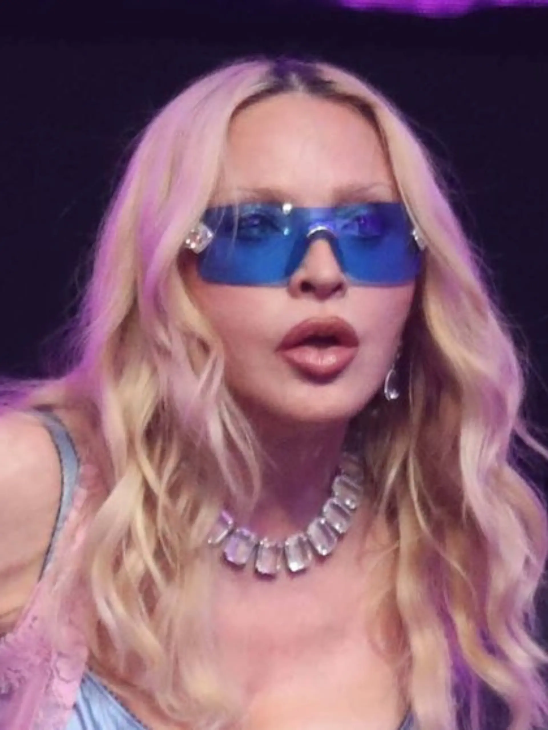 Madonna - hier bei einem früheren Auftritt - eröffnete die MTV VMAs und erhielt dabei prominente Unterstützung.