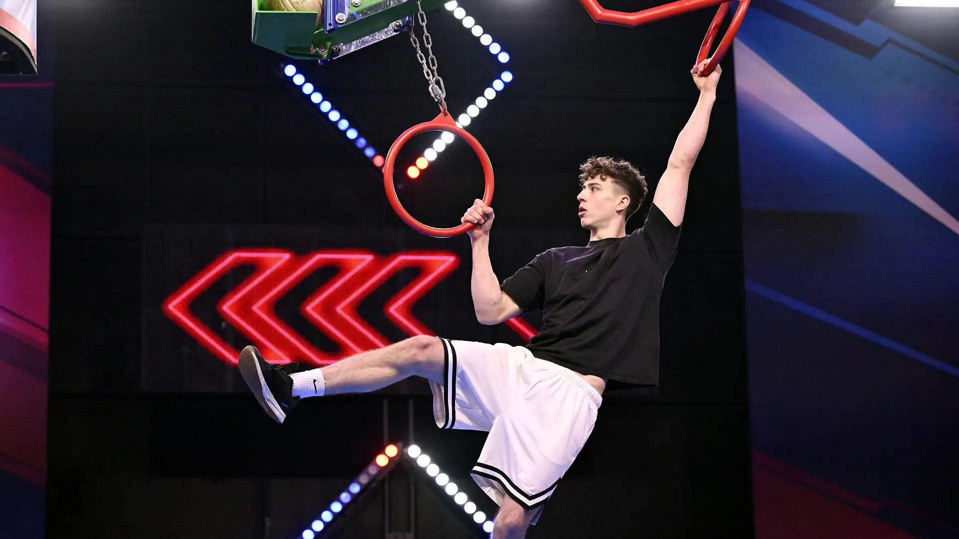 Nach der Mega-Wall wartet der direkte Showdown auf die Top-Ninjas Spektakulärer Auftakt bei „Ninja Warrior Germany“!
