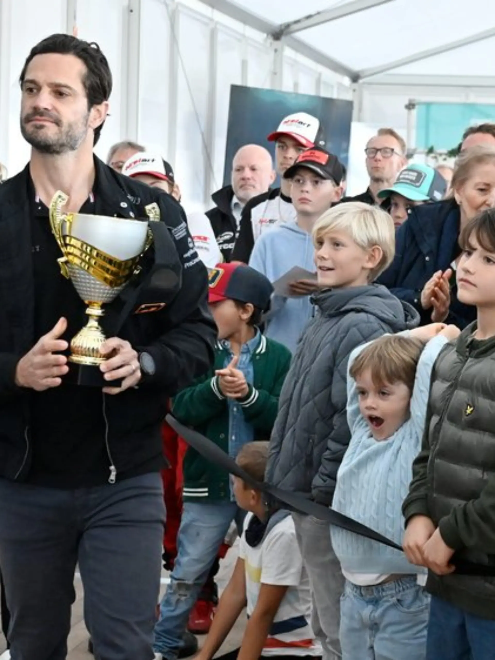 Als Papa Prinz Carl Philip die Preise verlieh, schauten auch Prinz Julian und Prinz Alexander zu (vorne rechts).