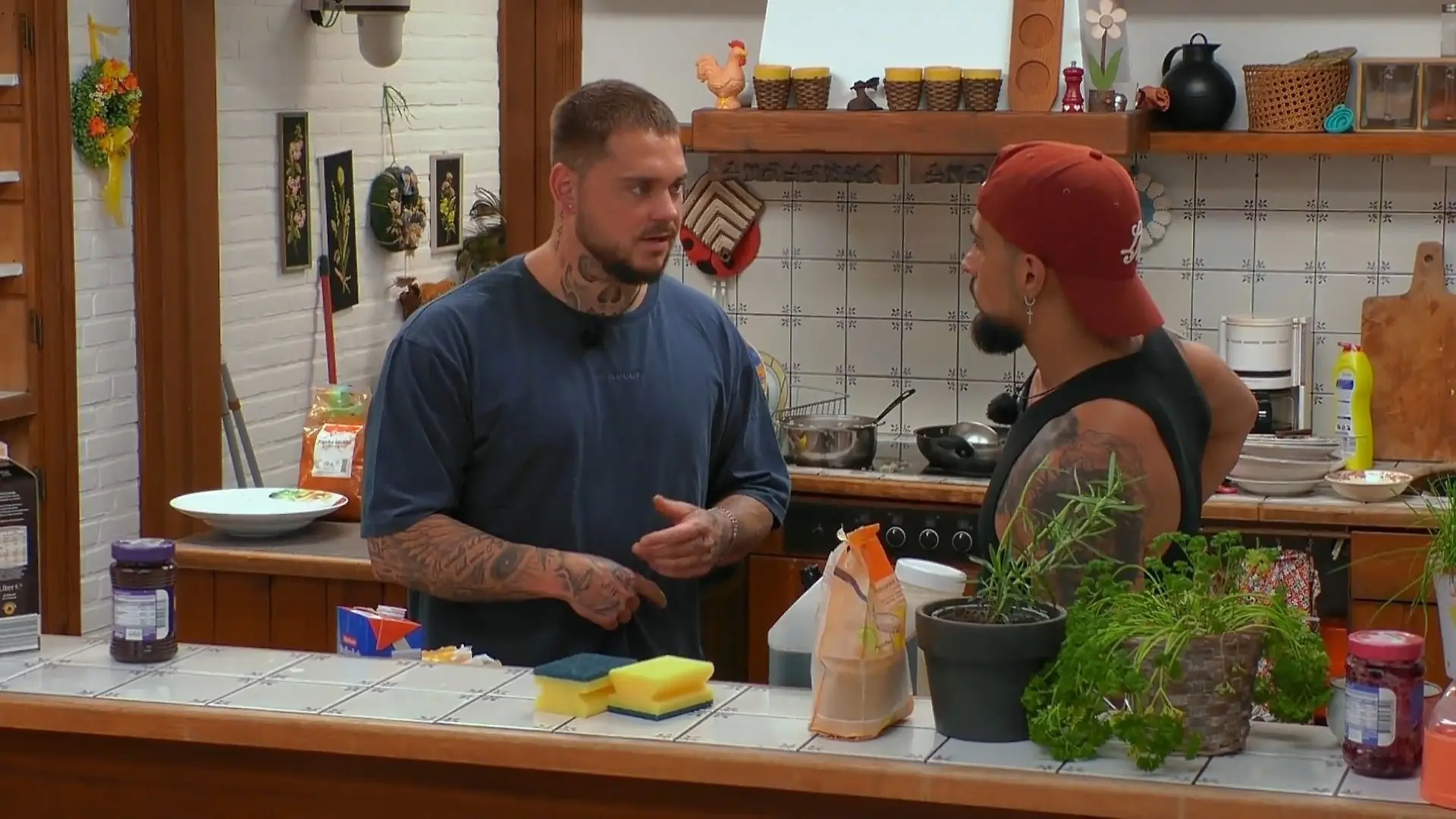 Nico steckt Alex, wie Hati über ihn redet Eiskalter Vertrauensbruch