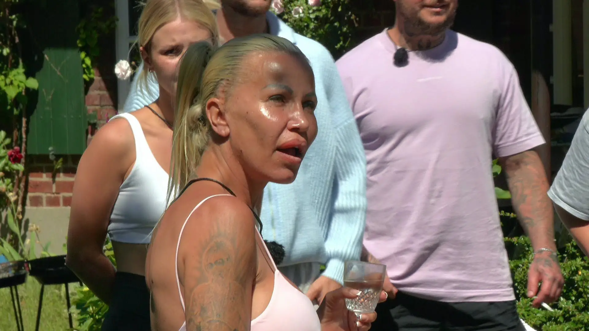 Putz-Zoff eskaliert! HIER platzt Ginger Costello-Wollersheim der Kragen „Die gehen mir voll aufs Arschloch.“