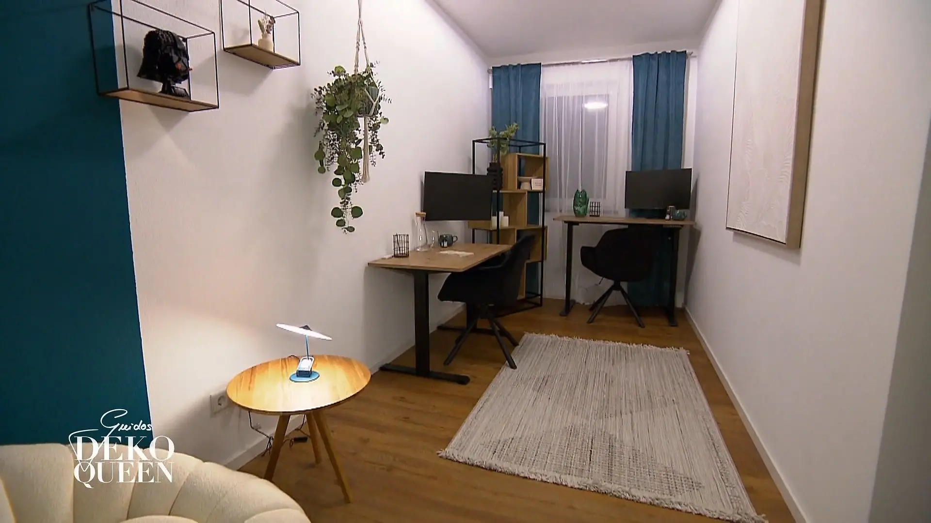 Sehr wenige Petroltöne finden sich in Rias Arbeitszimmer
