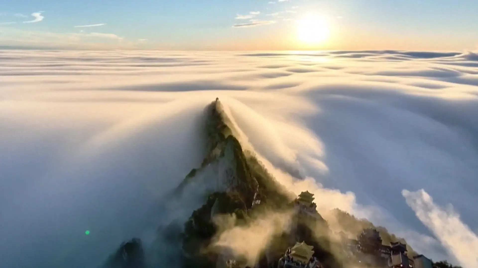 Nach tagelangem Dauerregen! Nebelmeer hüllt Landschaft in Traumkulisse Spektakuläres Naturschauspiel in China