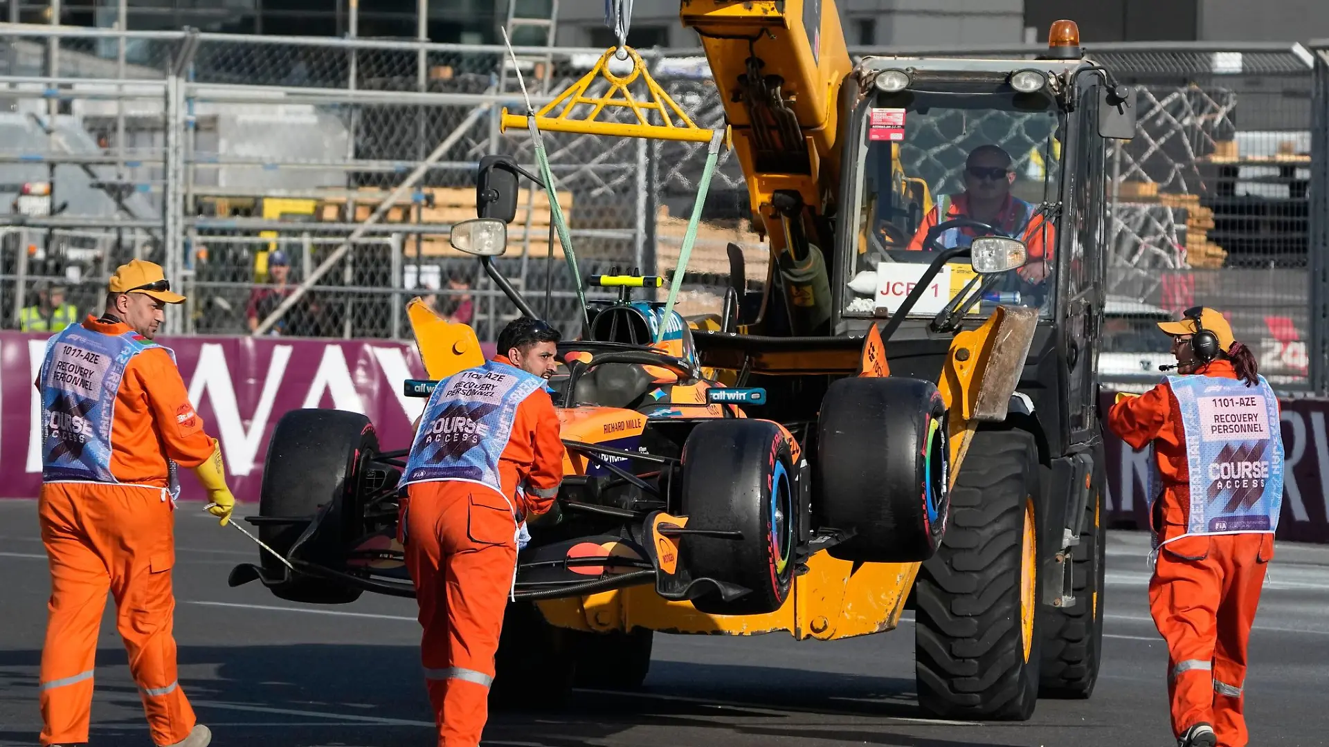 Bild zu: "Nach Baku-Crash: Norris entschuldigt sich für harte Kritik"
