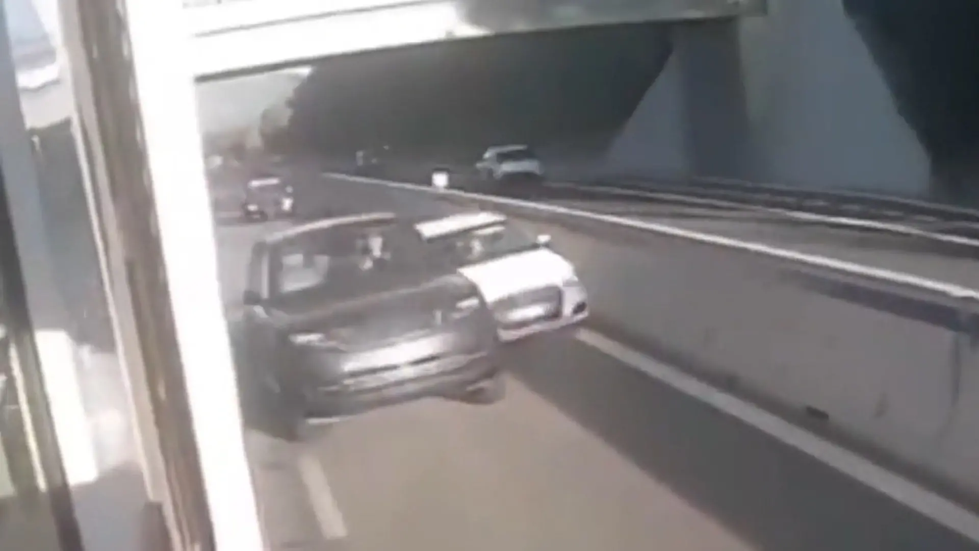15-Jähriger rast über Autobahn – dieses Video erreicht sogar den Innenminister Flucht vor der Polizei