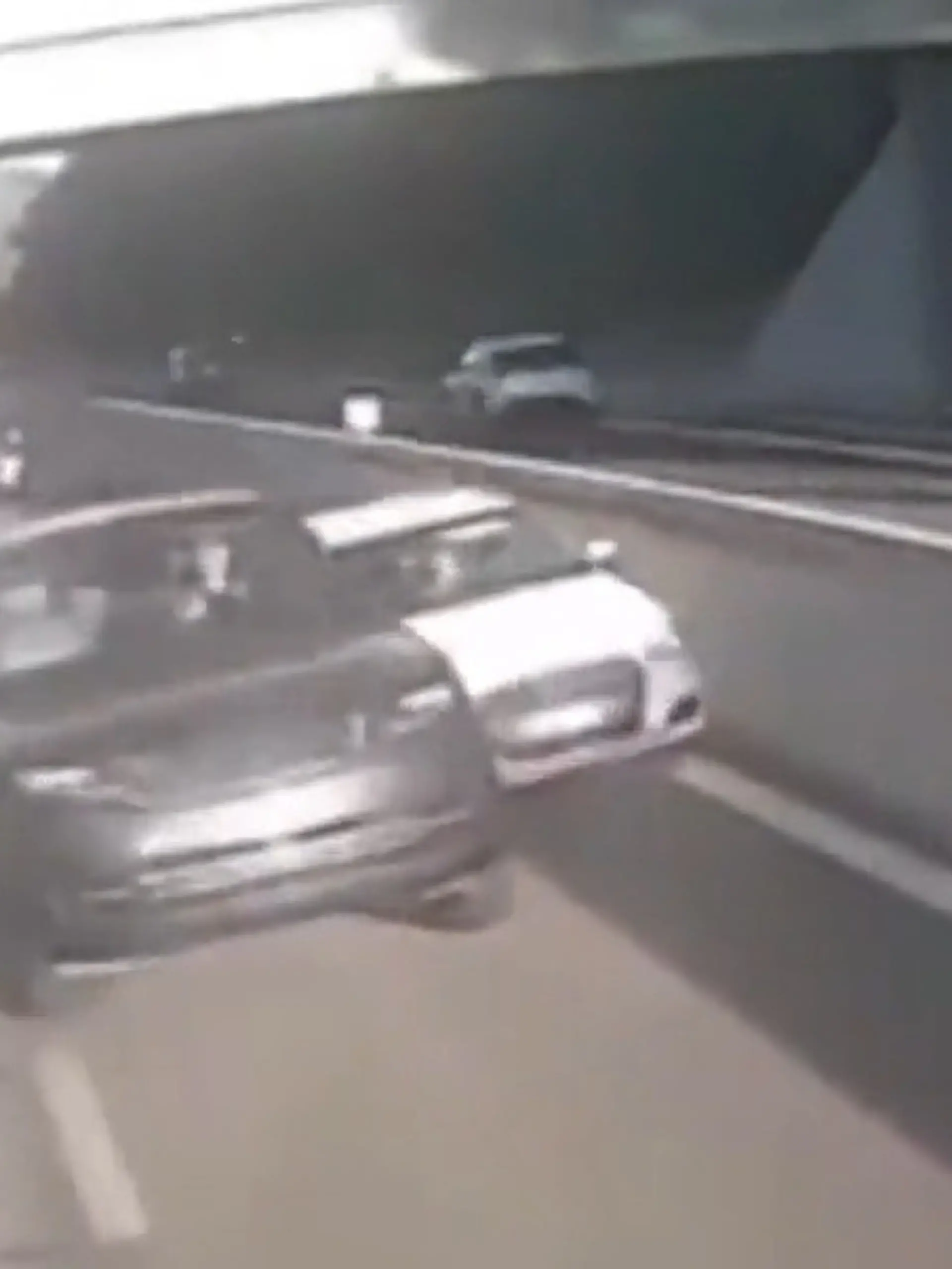 Bild zu: "15-Jähriger rast über Autobahn – dieses Video erreicht sogar den Innenminister"
