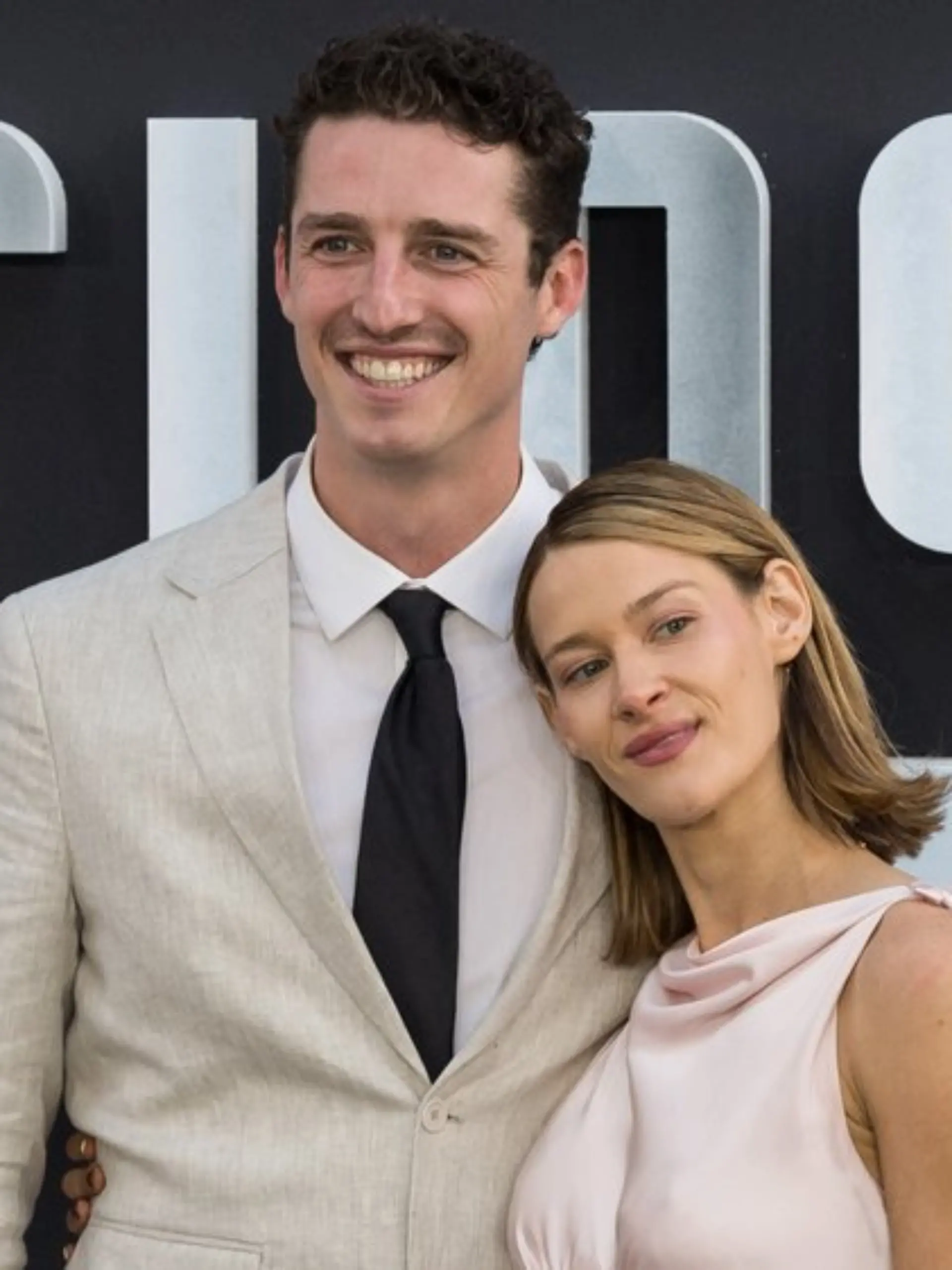 Destry Allyn Spielberg und ihr Mann Jake Herskowitz bei einer Premiere.