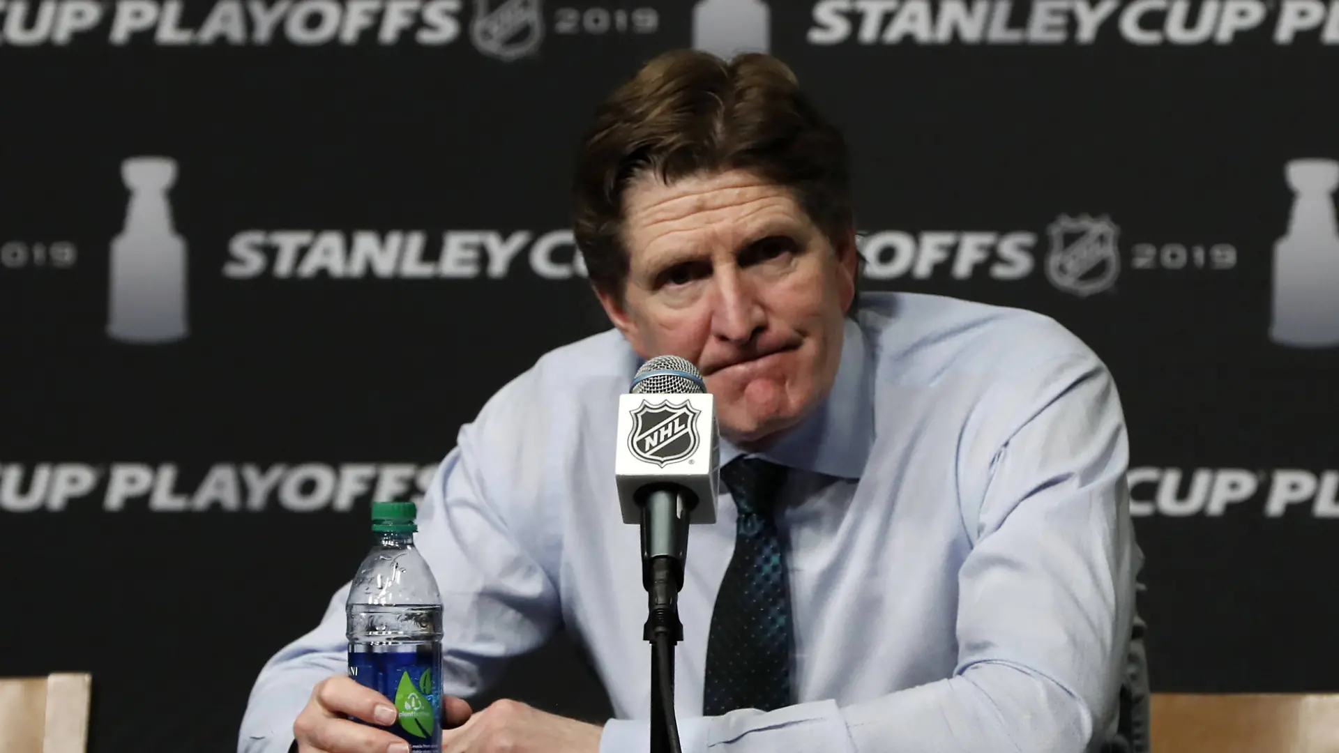BOSTON, MA - APRIL 23: Toronto Maple Leafs head coach Mike Babcock taels to the media after Game 7 of the 2019 First Round Stanley Cup Playoffs between the Boston Bruins and the Toronto Maple Leafs on April 23, 2019, at TD Garden in Boston, Massachusetts. (Photo by Fred Kfoury III/Icon Sportswire) NHL Eishockey Herren USA APR 23 Stanley Cup Playoffs First Round - Maple Leafs at Bruins PUBLICATIONxINxGERxSUIxAUTxHUNxRUSxSWExNORxDENxONLY Icon482190423039  
