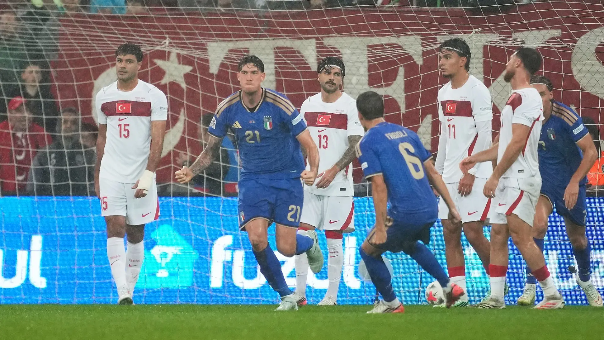 Die Italiener jubeln über ihren ersten Treffer in der Türkei.
