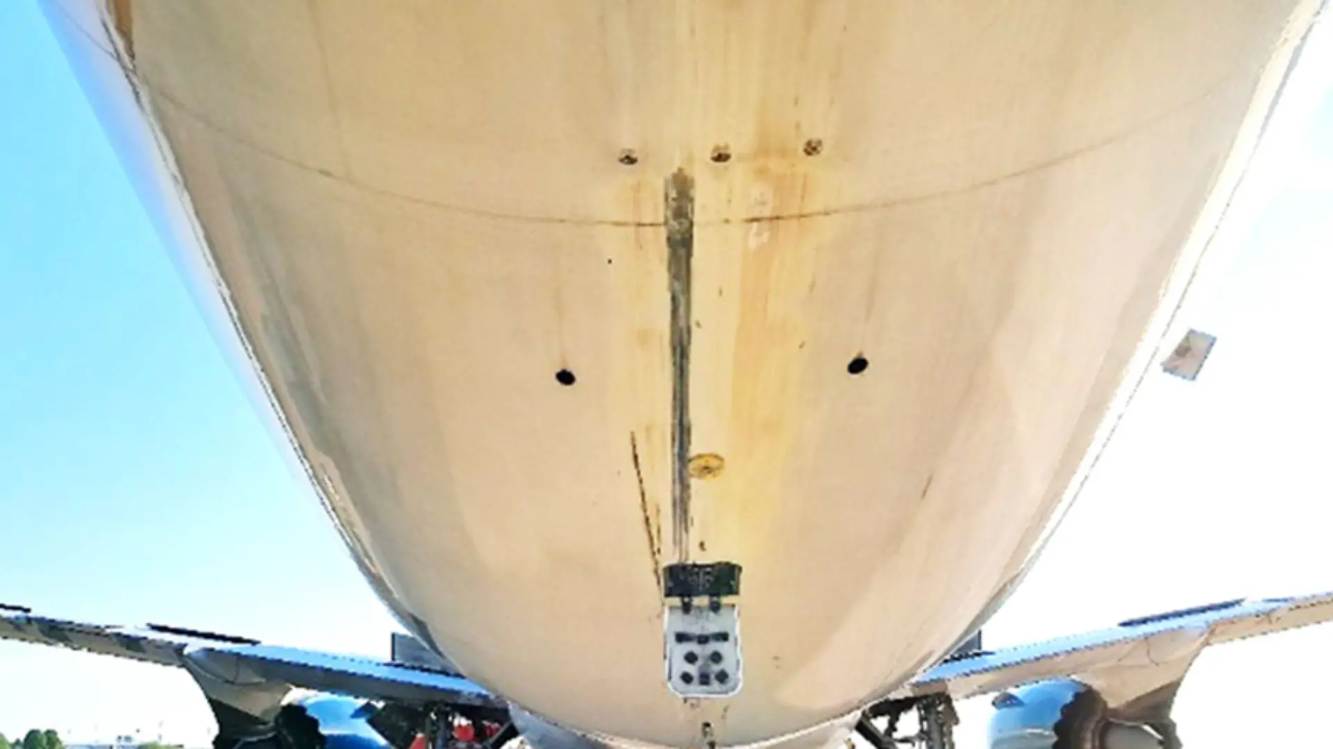 Das Heck der Boeing 787 von Vietnam Airlines wurde bei dem Chaos-Start schwer beschädigt