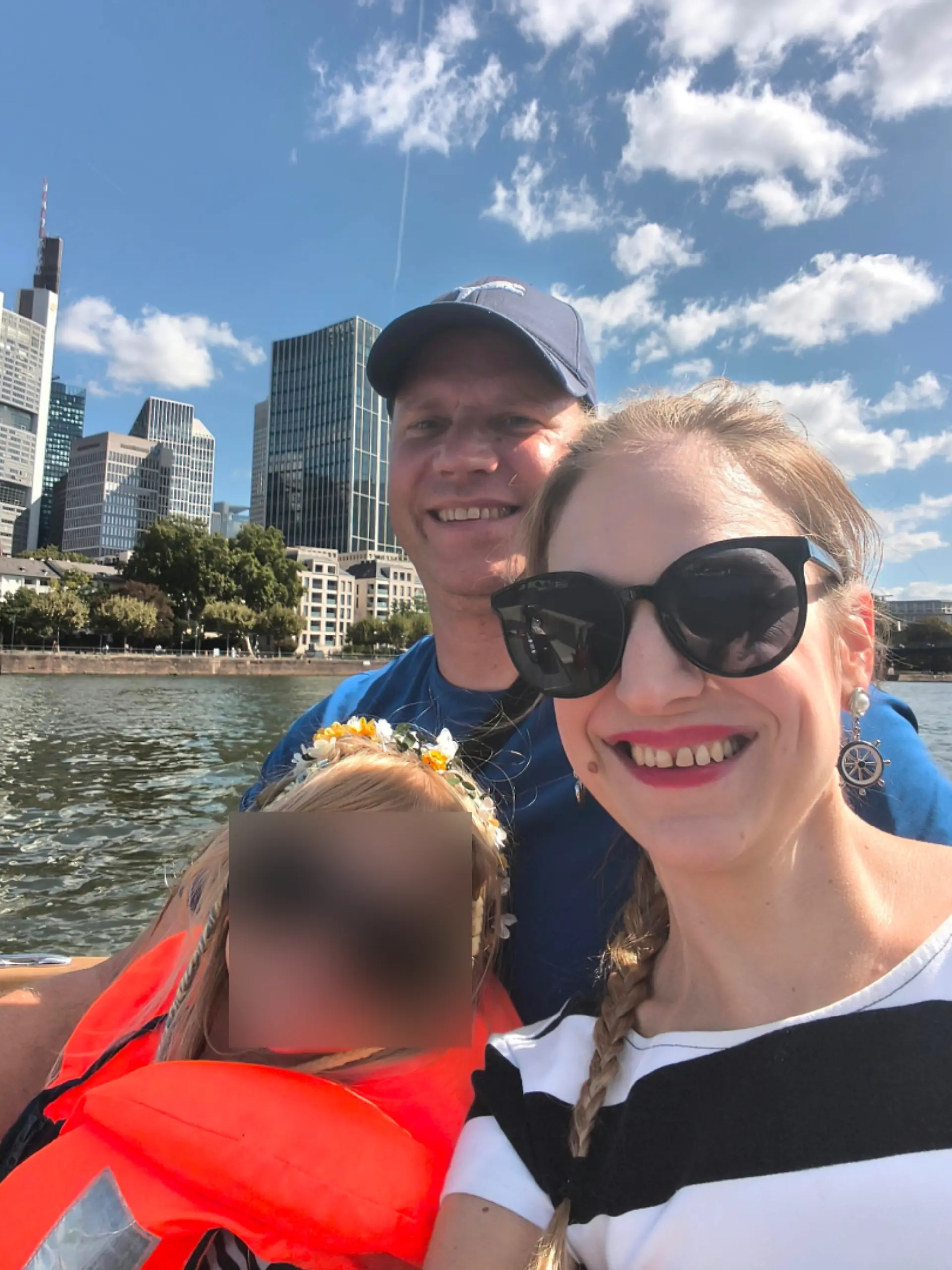 Dieses Foto zeigt Martin mit seiner Tochter Leonie bei ihrem letzten gemeinsamen Familienausflug auf dem Main. Nur einen Tag später stirbt der 44-Jährige völlig unerwartet.