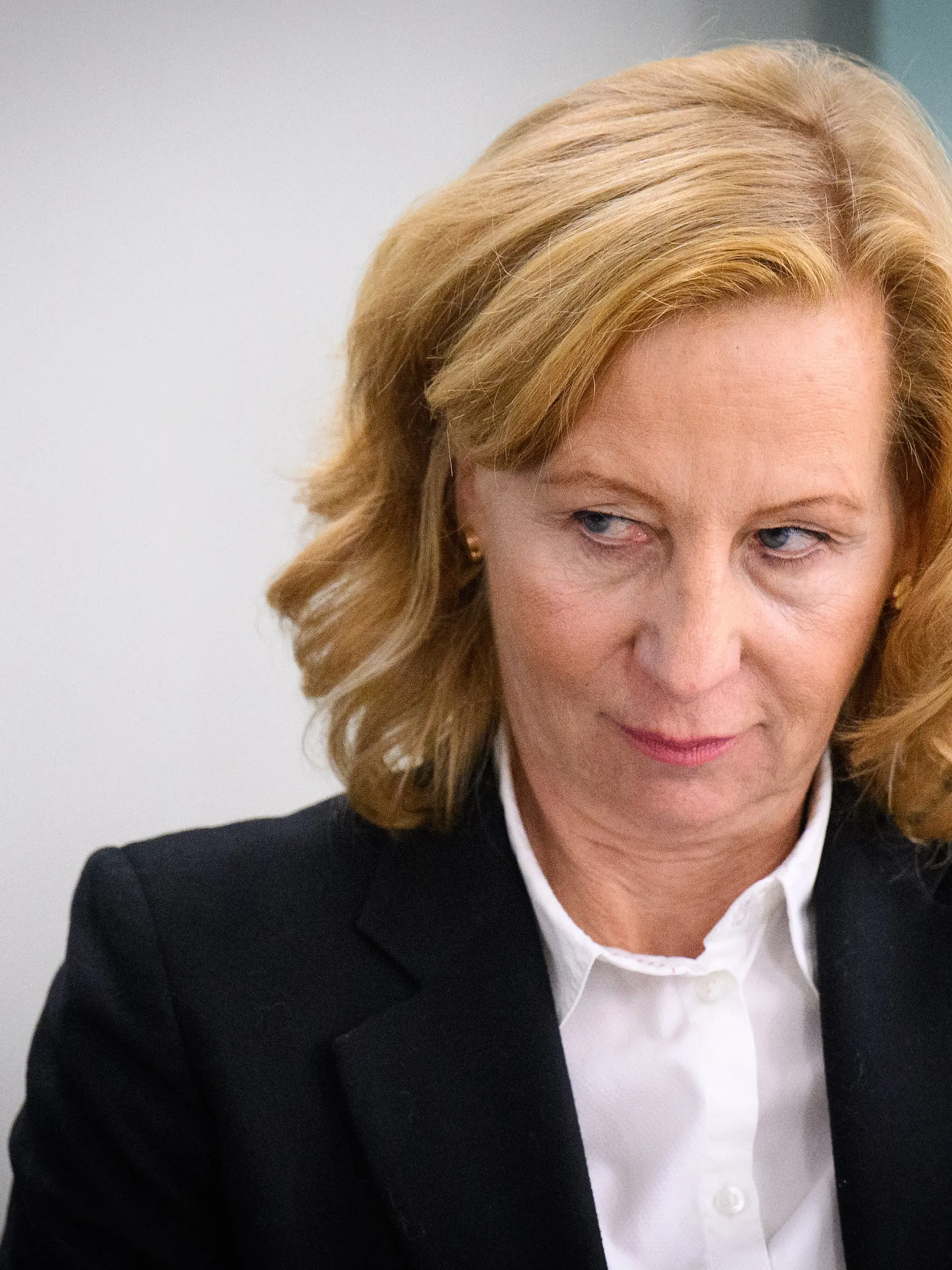 Patricia Schlesinger, ehemalige Intendantin des RBB, sitzt beim Prozess am Landgericht Berlin, wo über eine Klage der fristlos entlassenen Ex-Intendantin Schlesinger gegen den öffentlich-rechtlichen Sender RBB verhandelt wird (Archivfoto vom 15.1.2025). Schlesinger fordert nach Gerichtsangaben ein Ruhegehalt von rund 18.300 Euro. Die Klägerin ist nicht zur Urteilsverkündung erschienen. +++ dpa-Bildfunk +++