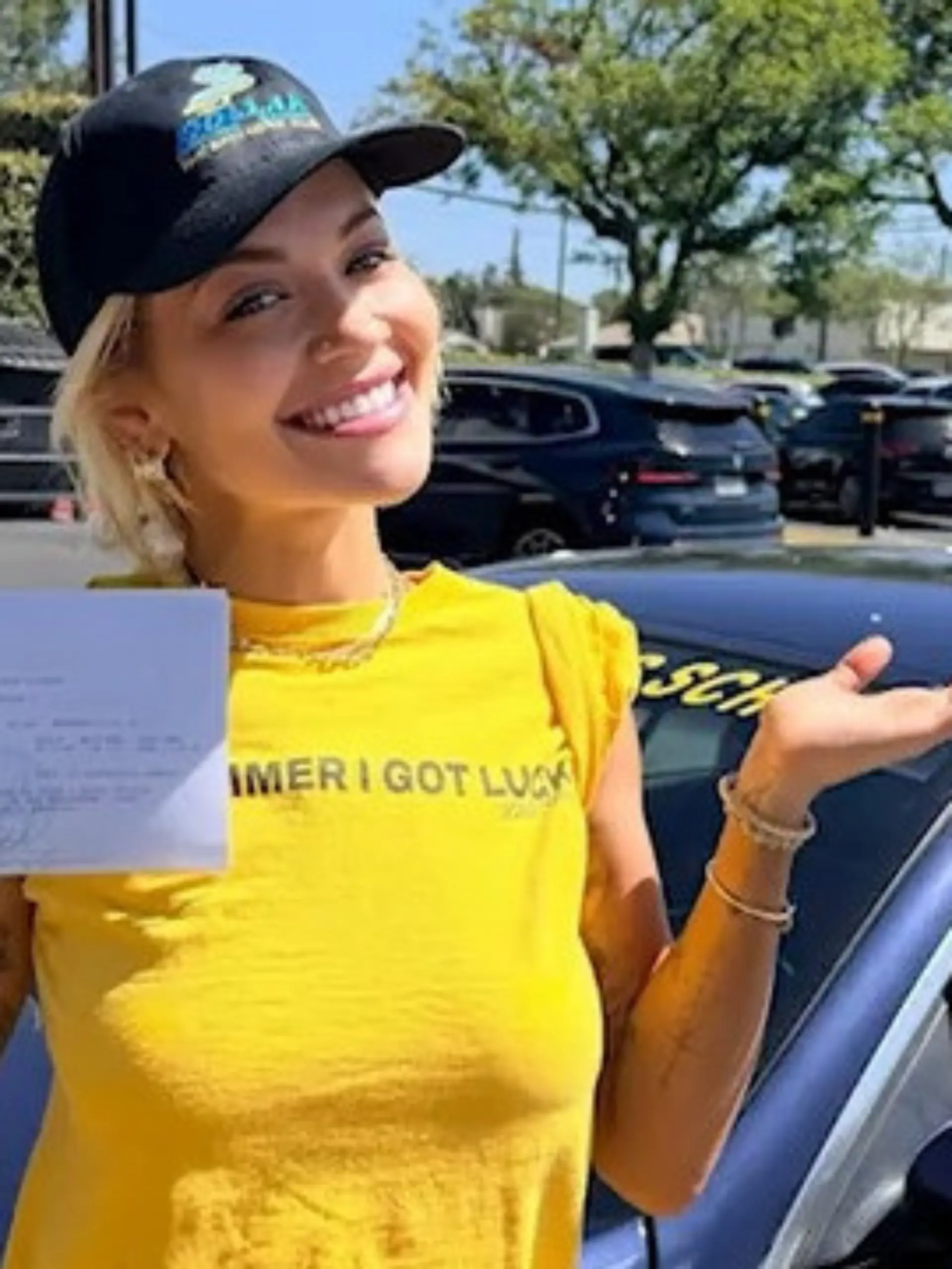 Bild zu: "Nach zwölf Jahren! Superstar hat endlich den Führerschein – DARUM hat es so lange gedauert"