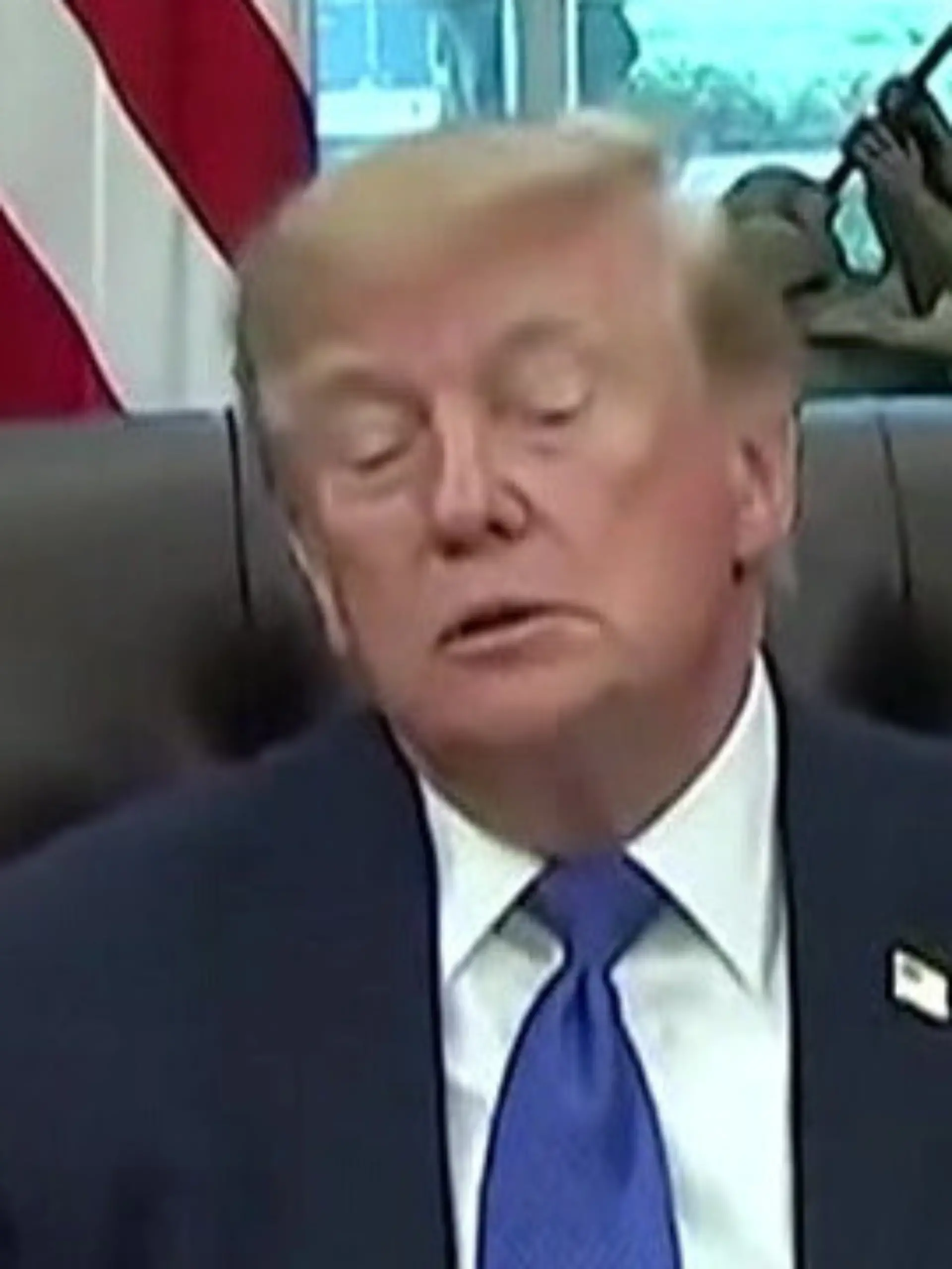Bild zu: "Sekundenschlaf vor laufenden Kameras? Hier wirkt Donald Trump ziemlich schläfrig"