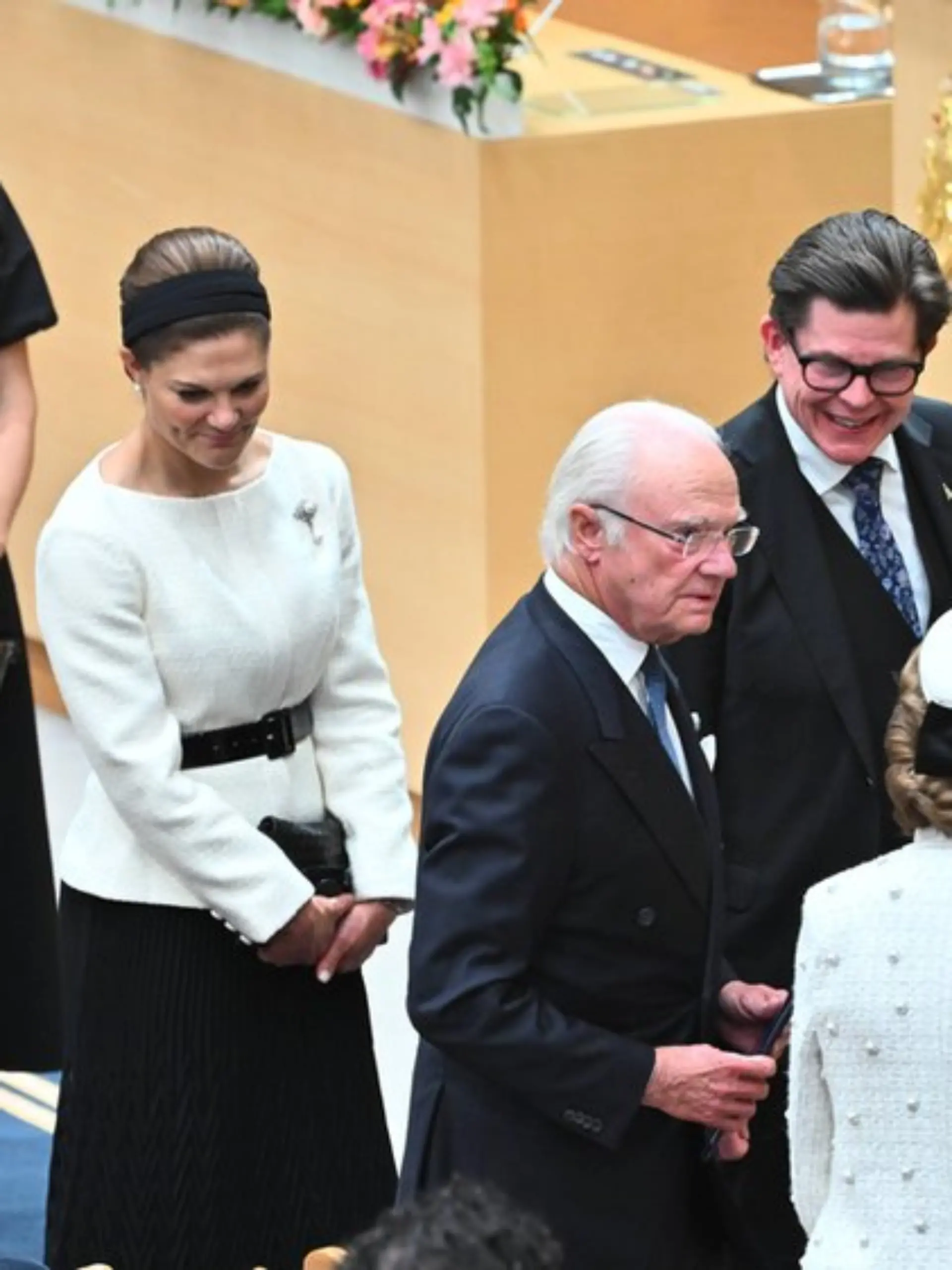 Unter anderem Prinz Daniel (l.), Kronprinzessin Victoria (Mitte) und Königin Silvia (r.) begleiteten König Carl XVI. Gustaf zur Parlamentseröffnung.