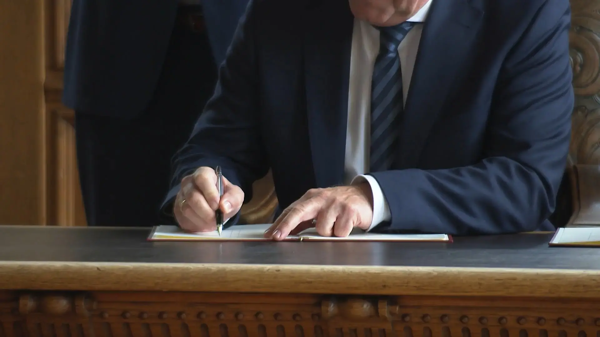 Diese Unterschrift besiegelt ein Milliardenprojekt Bremen rüstet auf