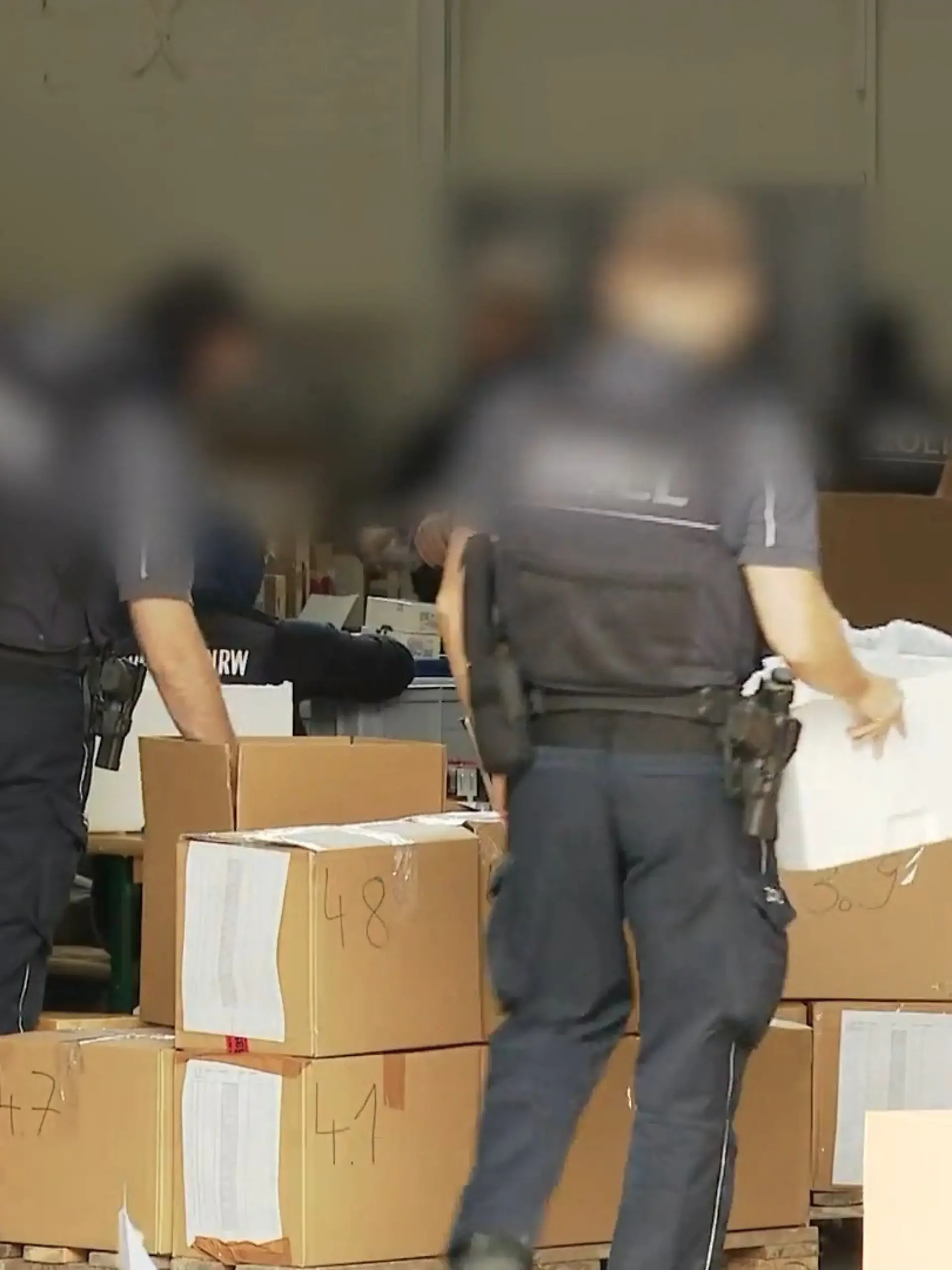 Bild zu: "Razzia nach Betrug mit Mogel-Handys"