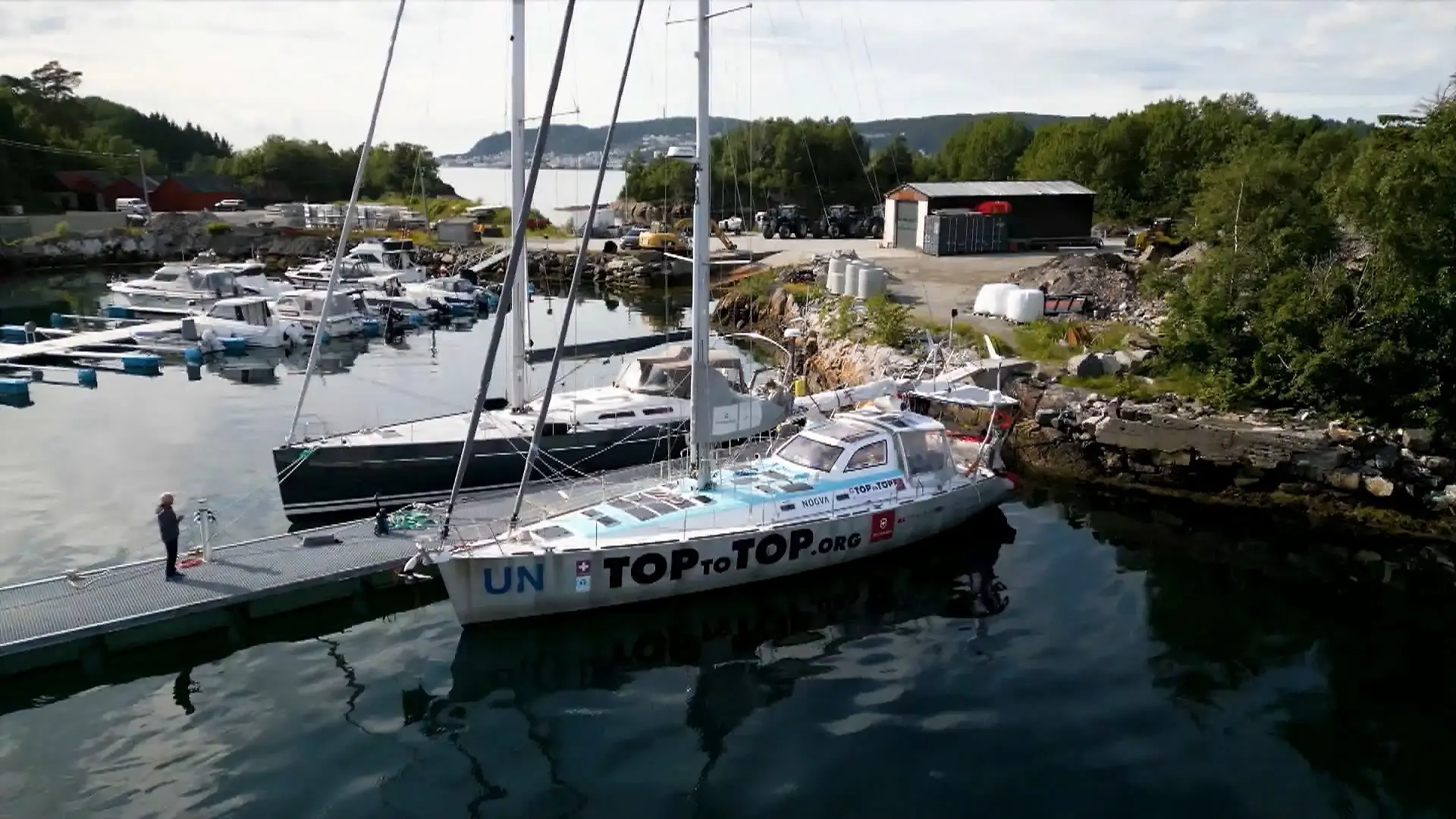 Achtköpfige Familie lebt auf auf Segelboot Sechs Kinder auf den Weltmeeren großziehen!