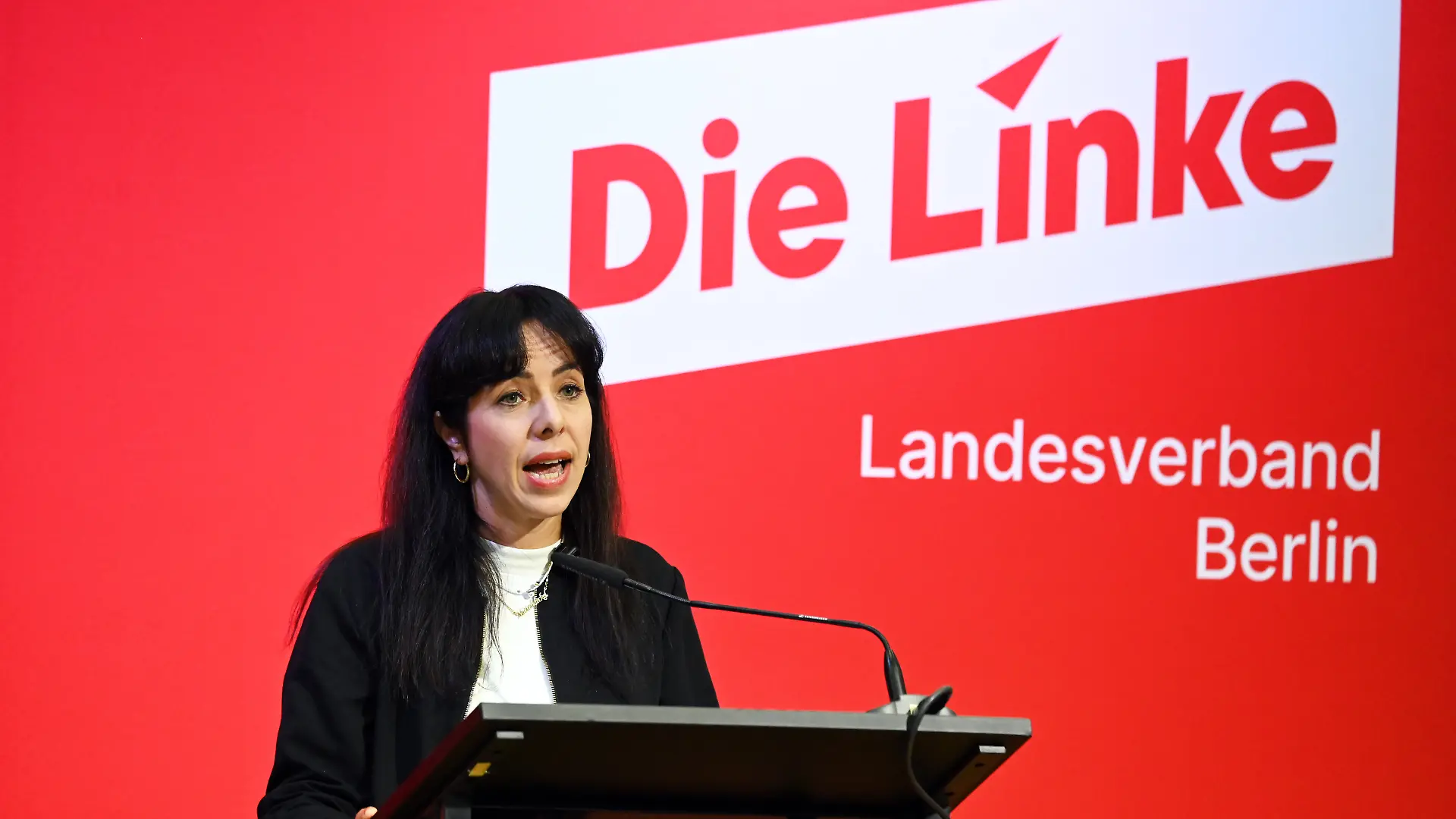 Elif Eralp, Fraktionsvorsitzende der Partei Die Linke im Berliner Abgeordnetenhaus, spricht während der außerordentlichen Tagung des 10. Landesparteitags der Linken in Berlin, am 25. September 2026.