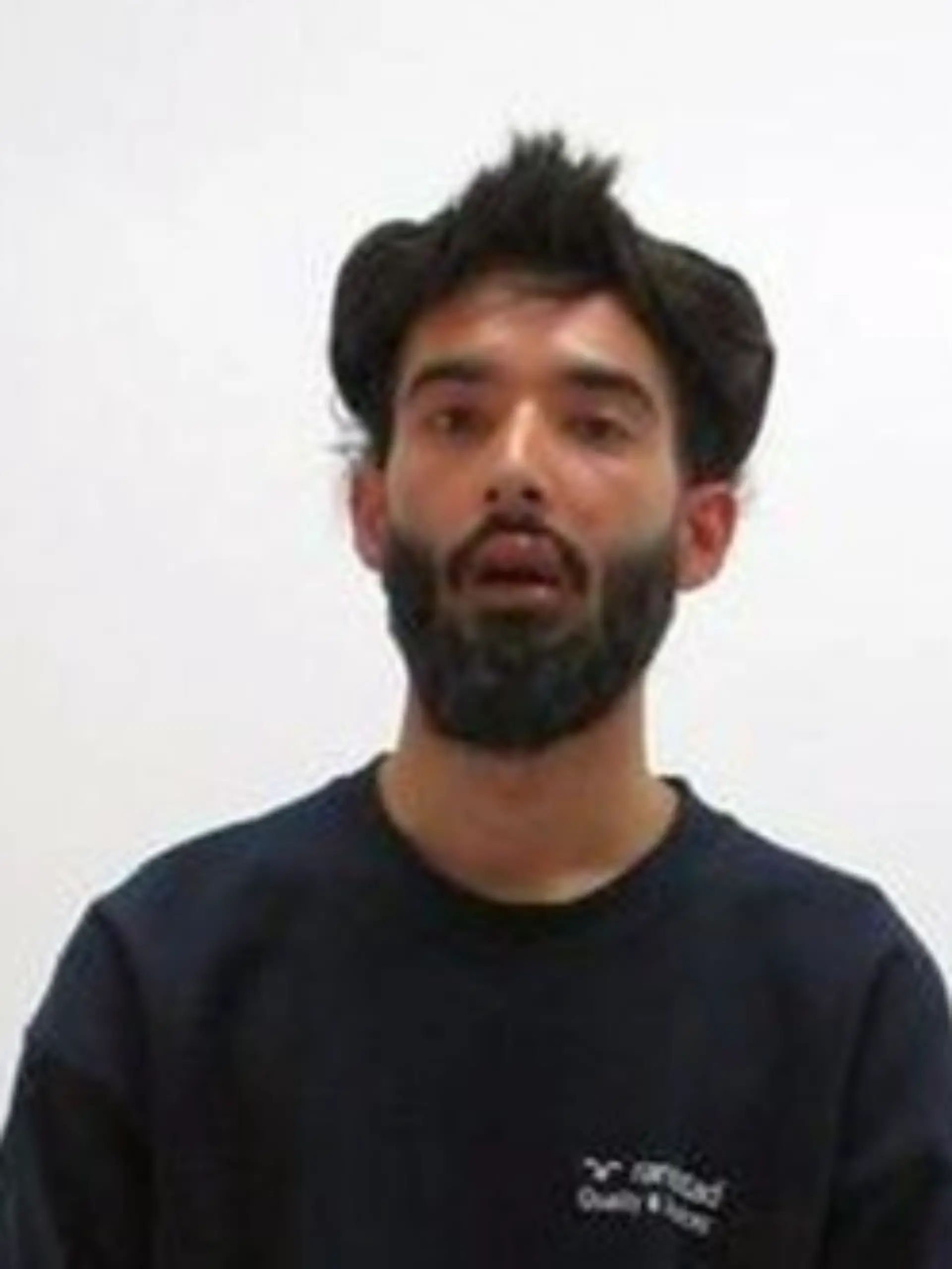 Die Leipziger Polizei sucht seit Freitag, 25. September 2026 nach einem 22-jährigen entwichenen Strafgefangenen.