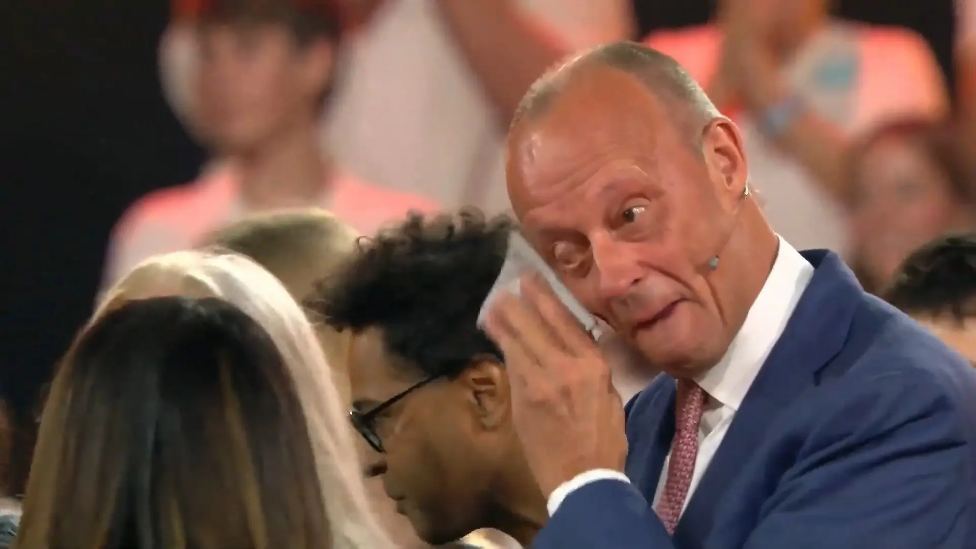 Bundeskanzler Friedrich Merz bricht in Tränen aus – nach Preisvergabe! Beste Schule Deutschlands ausgezeichnet