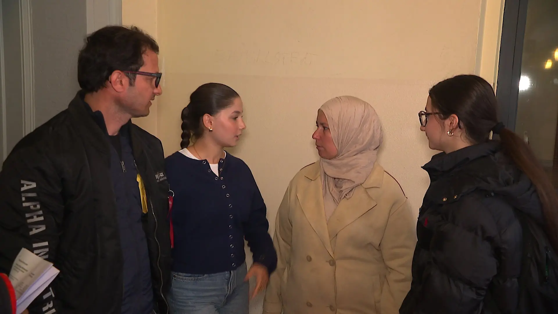 „Wir waren immer fröhlich!” Die Messerattacke auf Akit (13) verändert die ganze Familie.