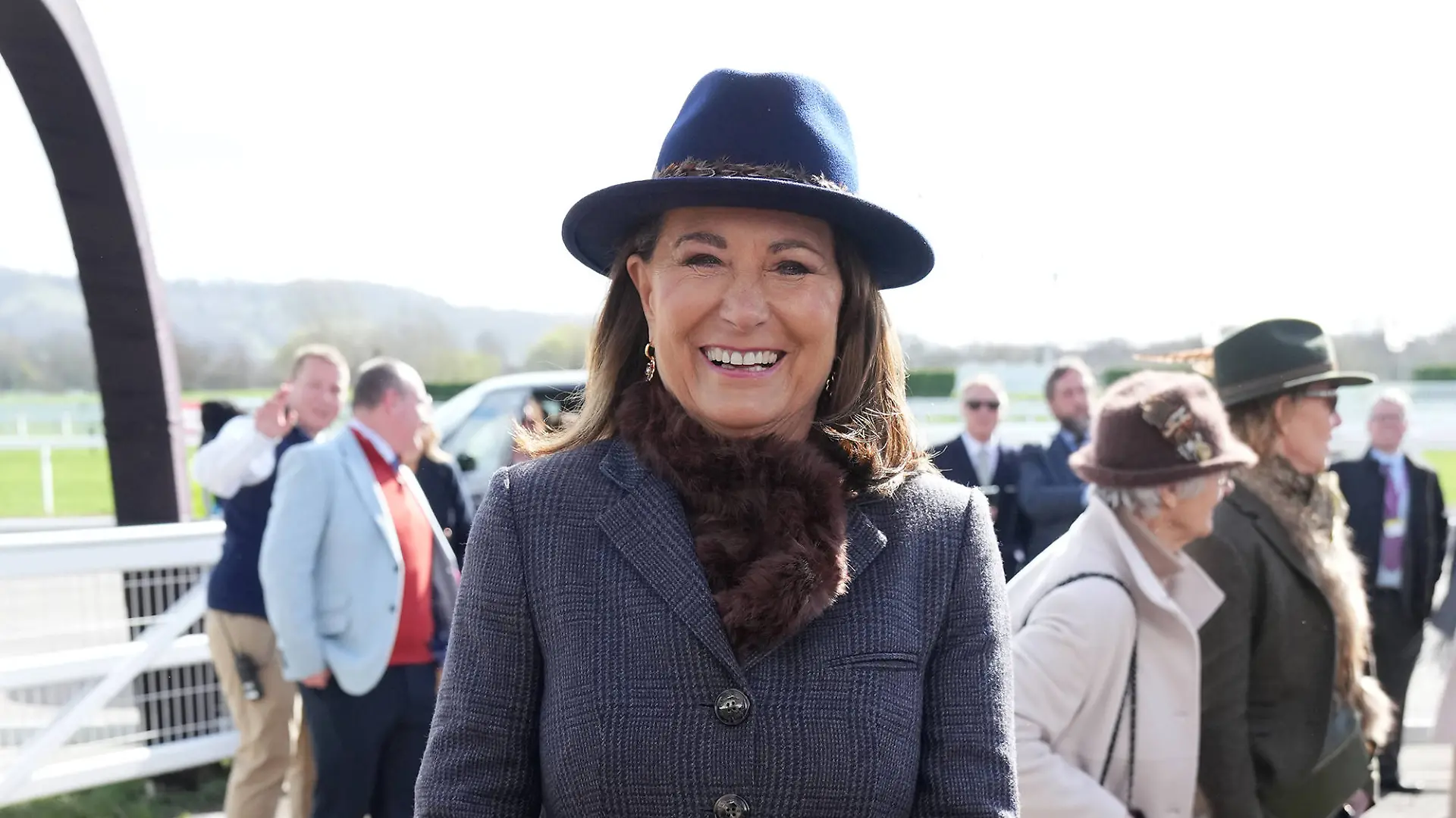 Carole Middleton besucht am 11. März 2026 den Ladies Day beim Cheltenham Festival in England.