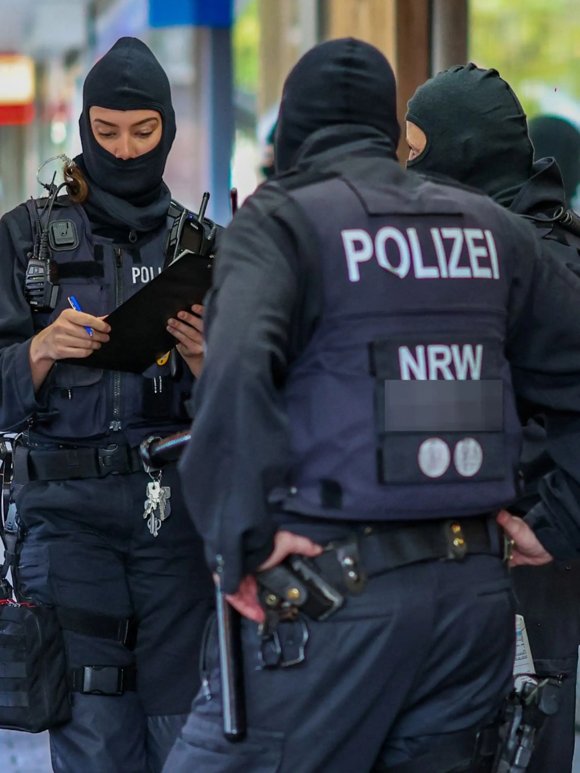 Bild zu: "Razzia gegen Hells Angels in NRW! Auch Polizist und Stadt-Mitarbeiter im Visier"