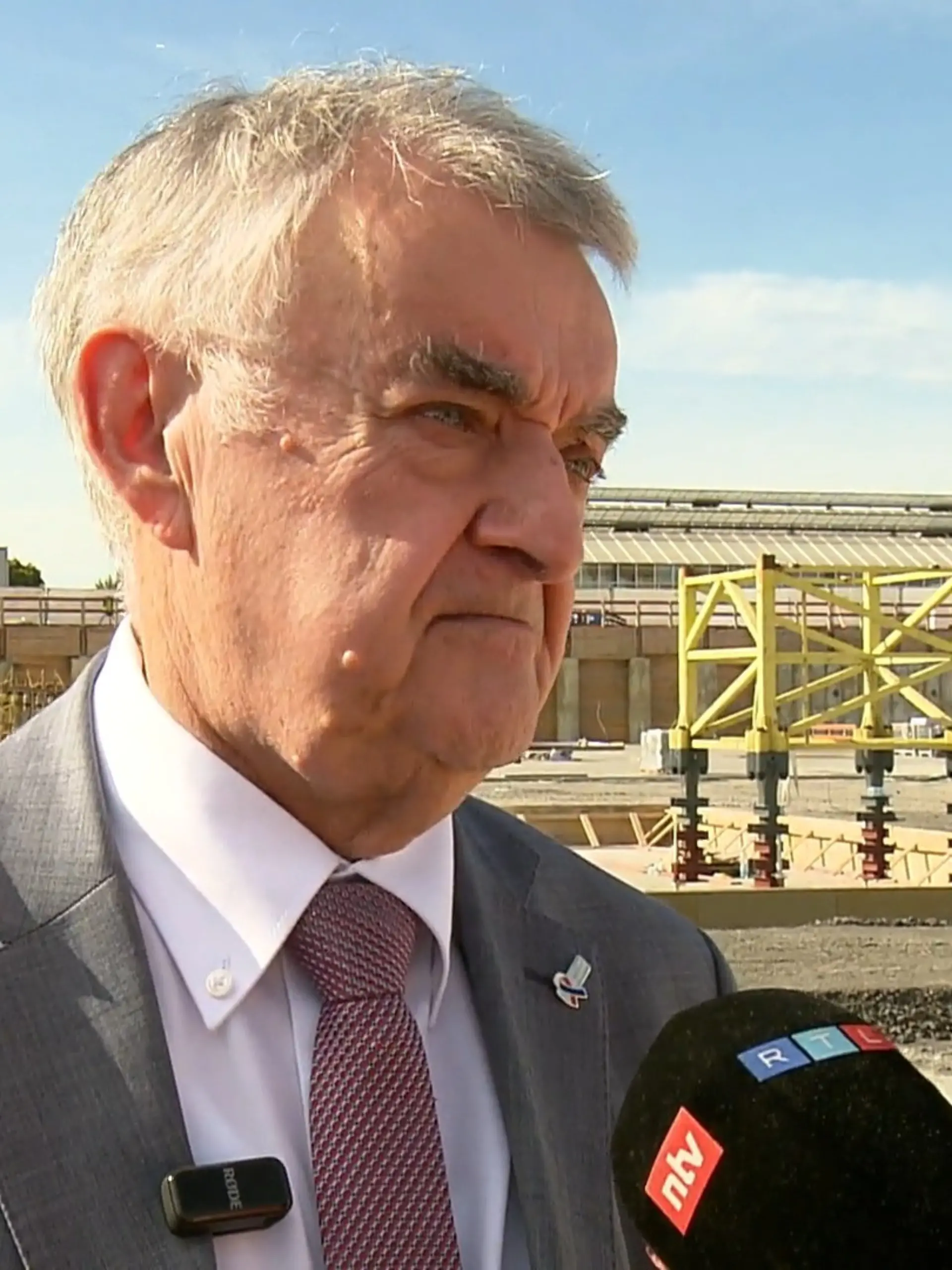 Bild zu: "Interview mit NRW-Innenminister Herbert Reul (CDU)"