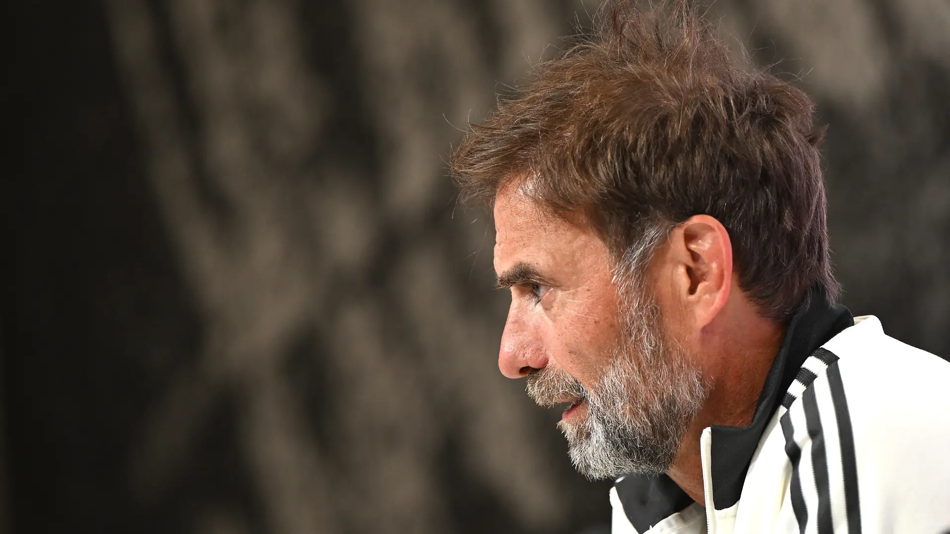 Fußball: Nationalmannschaft, Abschlusspressekonferenz vor dem Nations-League-Spiel gegen Serbien. Bundestrainer Jürgen Klopp (Deutschland) spricht während der Pressekonferenz. +++ dpa-Bildfunk +++