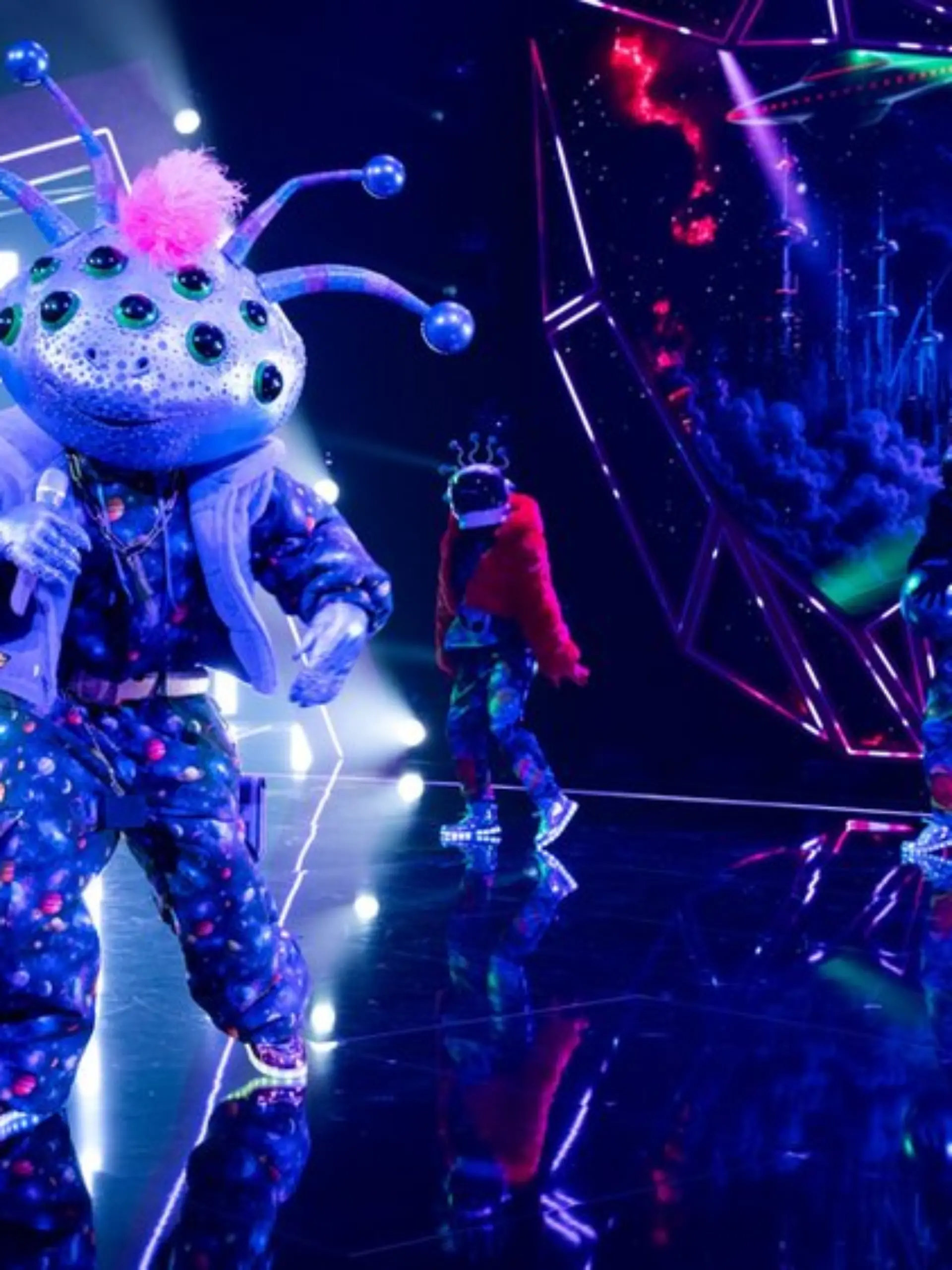 Wer ist Alien "Cosma"? Amira Aly ahnt es gleich.