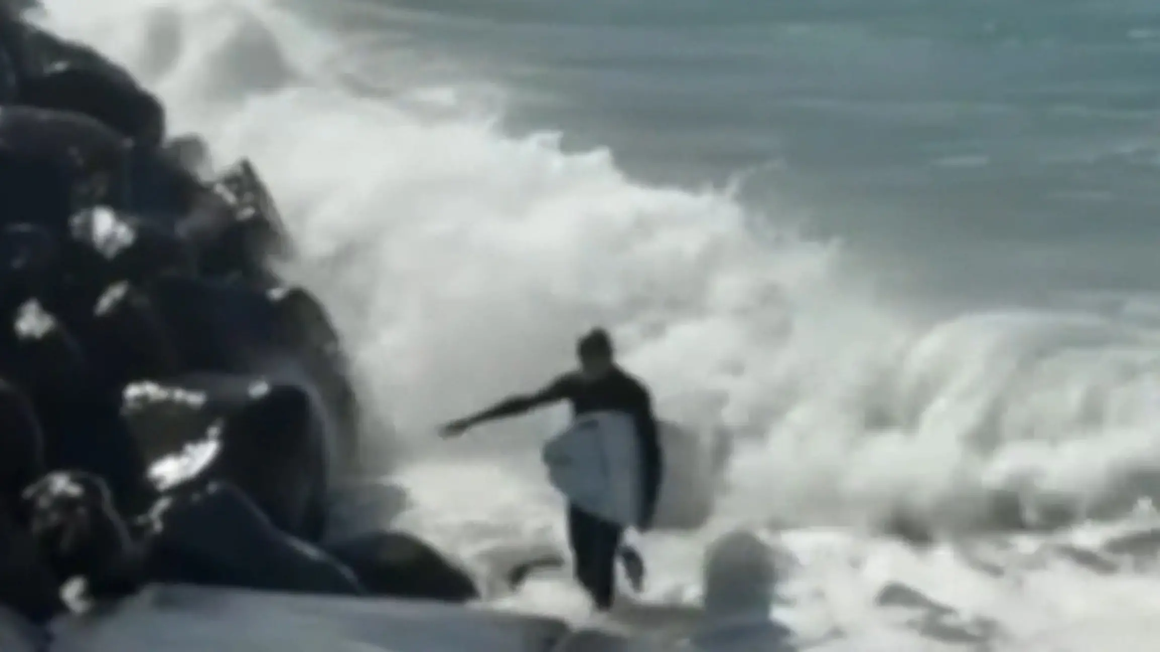 Surfer verschwindet nach Horror-Welle – dann wird SIE zur Lebensretterin! „Ich bin ein bisschen traumatisiert"