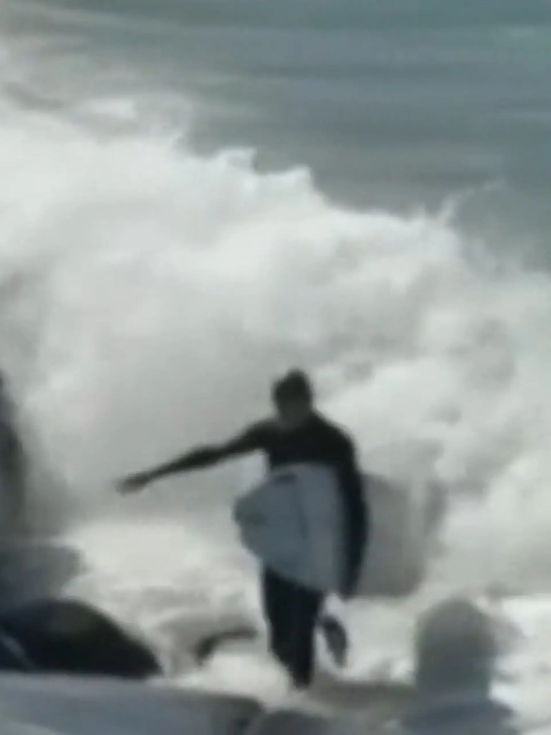 Bild zu: "Surfer verschwindet nach Horror-Welle – dann wird SIE zur Lebensretterin!"