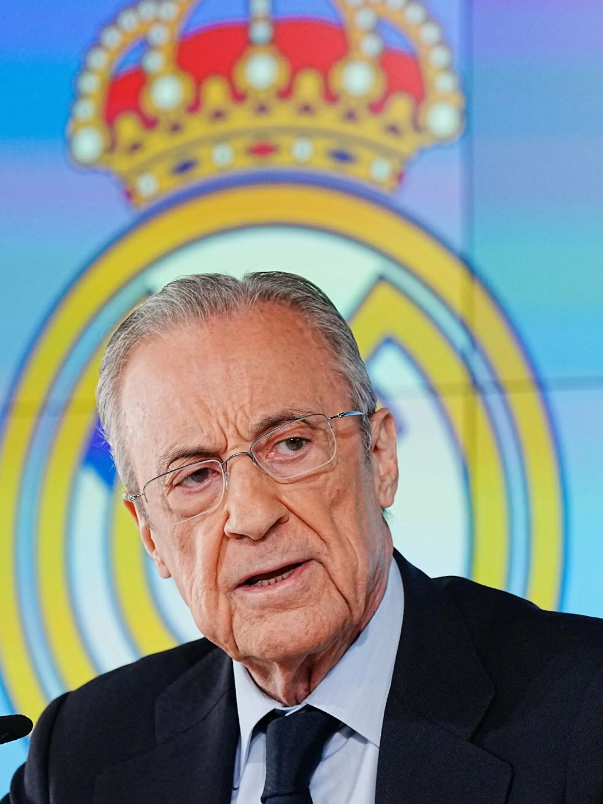 Bild zu: "UEFA prüft Real-Beschwerde im Schiedsrichterstreit mit Barça"