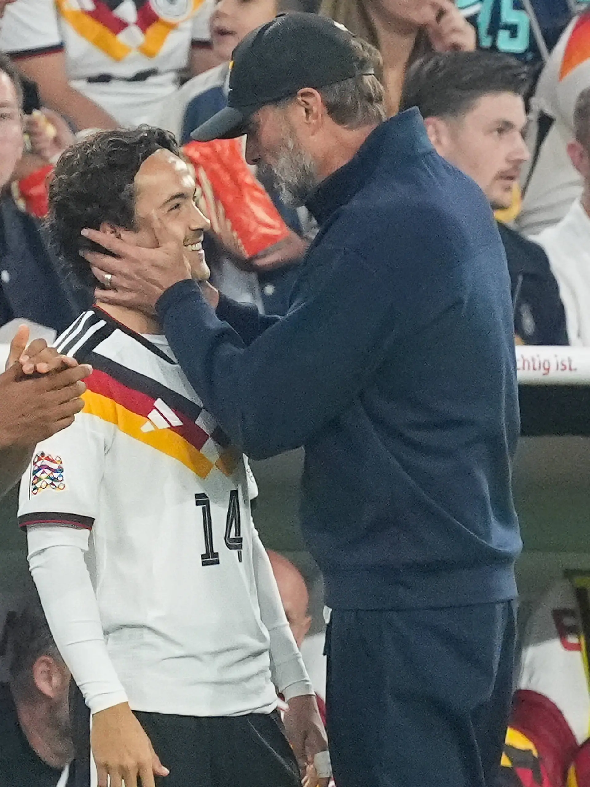 Mika Baur Deutschland Germany wird der 1000. Debütant in der Geschichte des DFB und von Bundestrainer Jürgen Klopp Deutschland Germany beglückwünscht - München 01.10.2026: Deutschland vs. Serbien, UEFA Nations League, 3. Spieltag, Allianz Arena *** Mika Baur Germany becomes the 1,000th player to make his debut in the history of the DFB and is congratulated by national team coach Jürgen Klopp Germany. Munich, October 1, 2026. Germany vs. Serbia, UEFA Nations League, Matchday 3, Allianz Arena