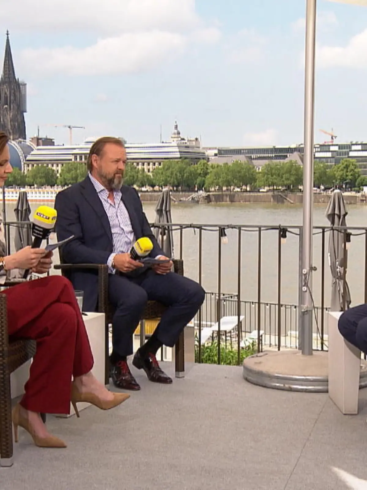 Sie gelten als Schmuddelkinder. Als Politiker, mit denen man nichts zu tun haben will. Denn die AfD ist eigentlich immer für einen Aufreger gut. Eigentlich. Denn momentan ist es um die Partei in Düsseldorf ziemlich still geworden. Wohin geht die Reise für die AfD in unserem Land? Das wollen wir vom NRW-Fraktionschef der AfD, Markus Wagner wissen. Im großen RTL WEST Sommerplausch.