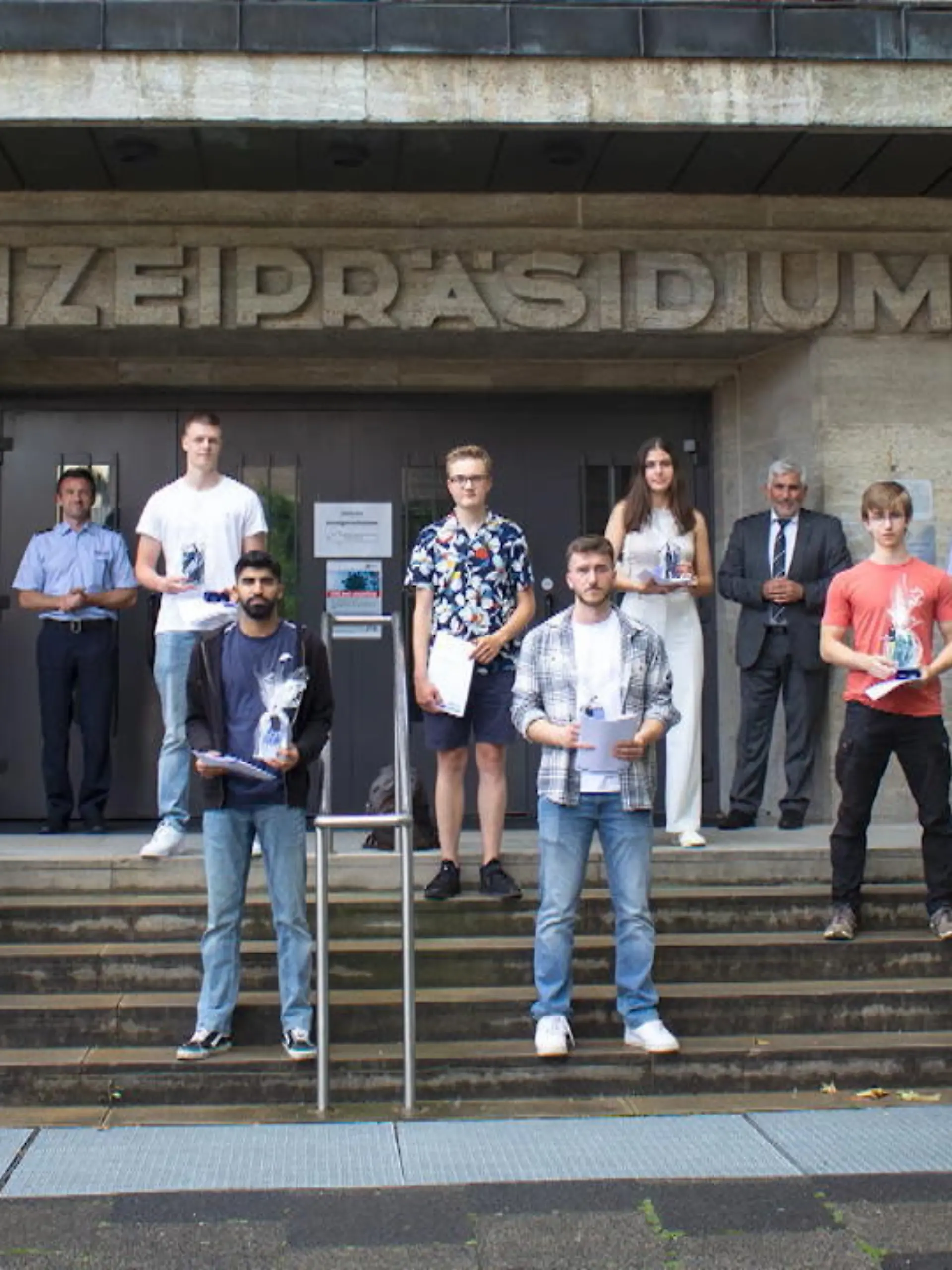 Bild zu: "Retter mit Ehrenmedaille ausgezeichnet"