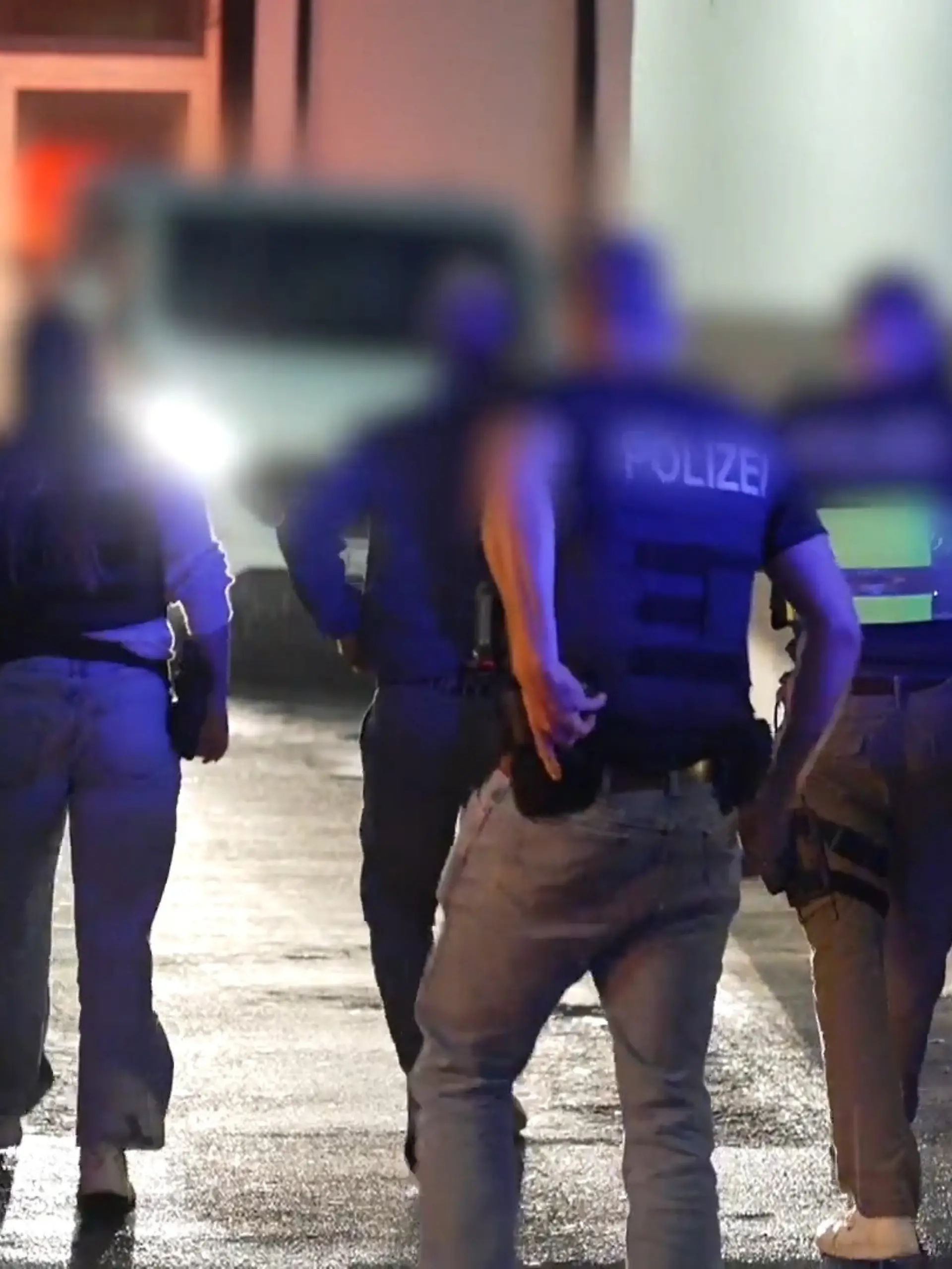 Bild zu: "Festnahmen nach Terror-Razzia"