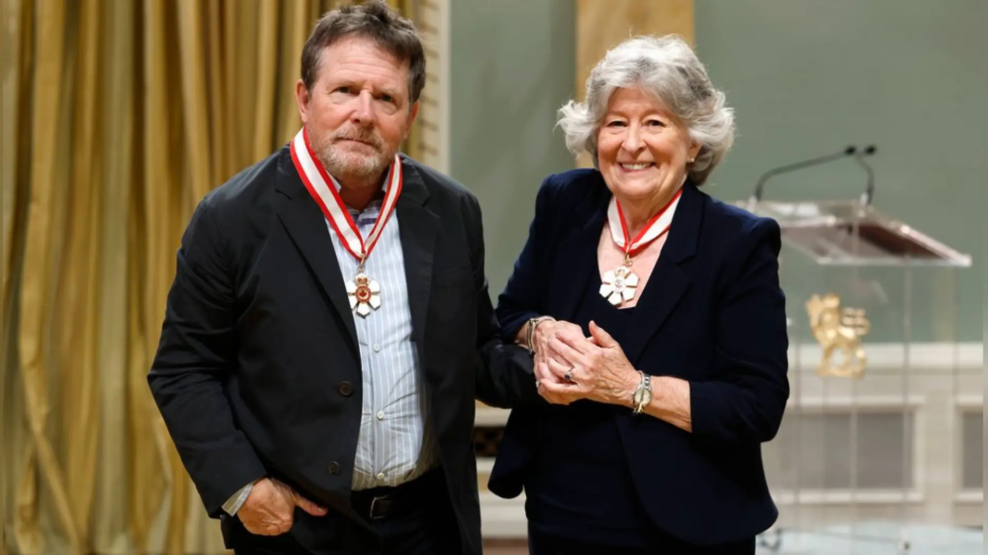 Schauspieler Michael J. Fox wurde am Freitag im Rahmen einer Zeremonie in der Rideau Hall in Ottawa von Generalgouverneurin Louise Arbour zum Companion des Order of Canada ernannt.