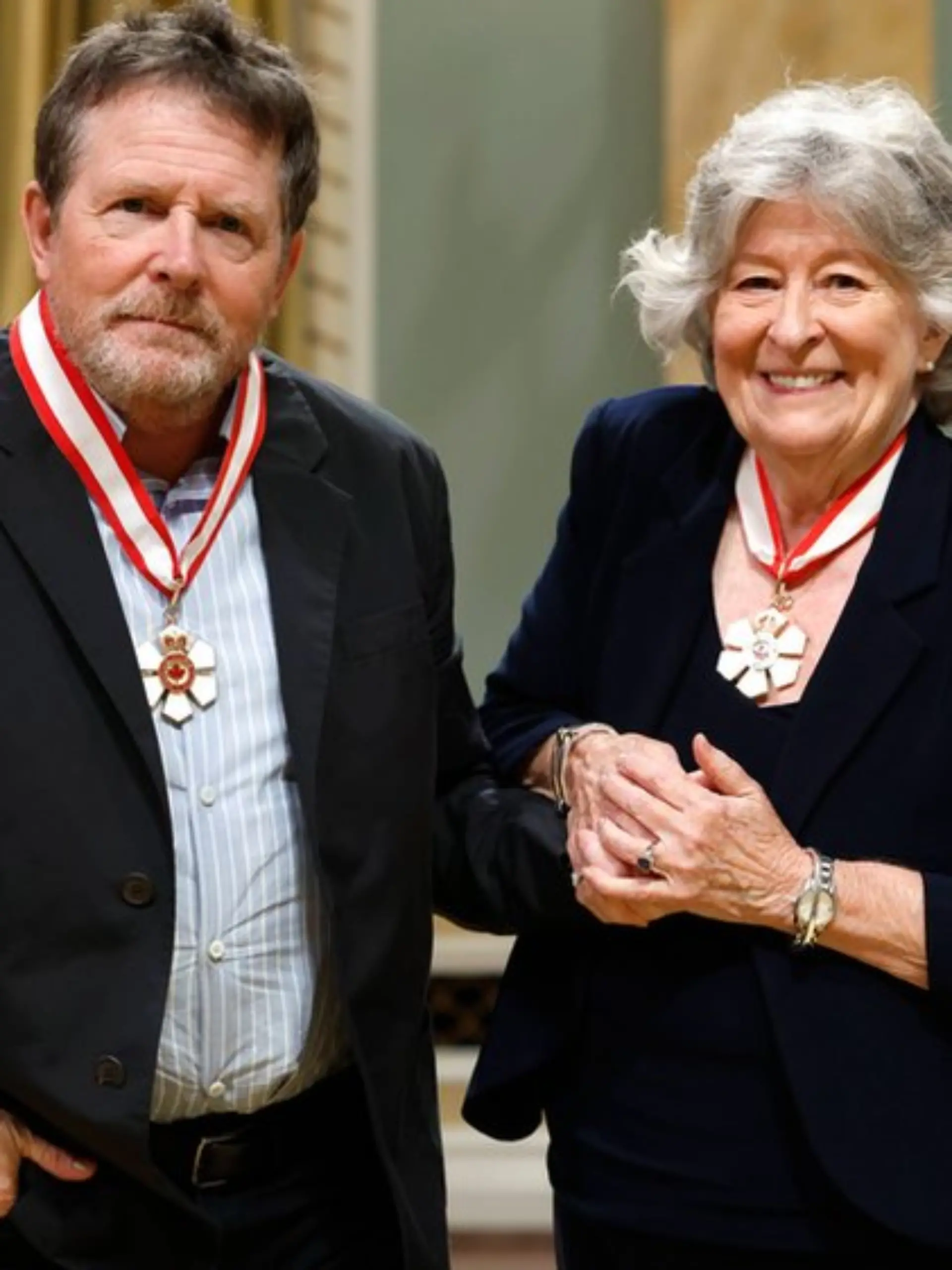 Schauspieler Michael J. Fox wurde am Freitag im Rahmen einer Zeremonie in der Rideau Hall in Ottawa von Generalgouverneurin Louise Arbour zum Companion des Order of Canada ernannt.
