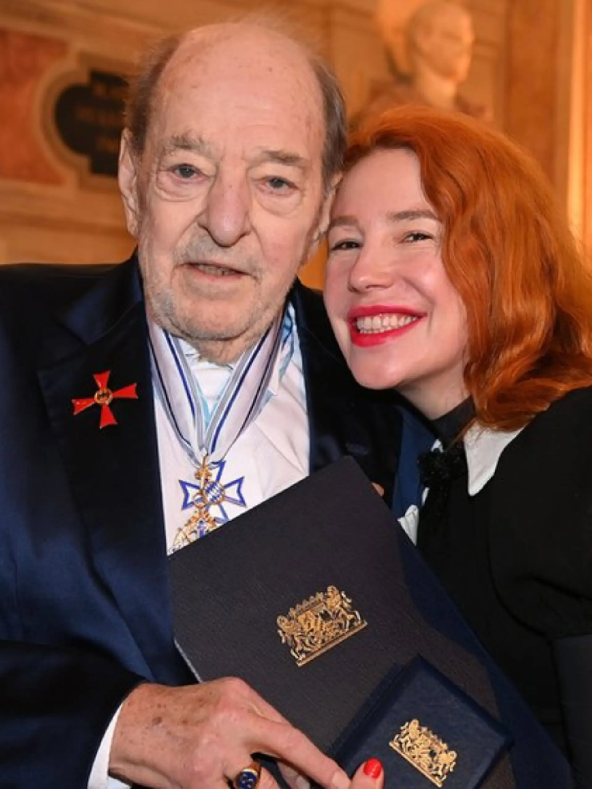 Ralph Siegel - hier mit Ehefrau Laura bei der Verleihung des Bayerischen Maximiliansorden im Dezember 2025 in München - will wieder zum ESC.