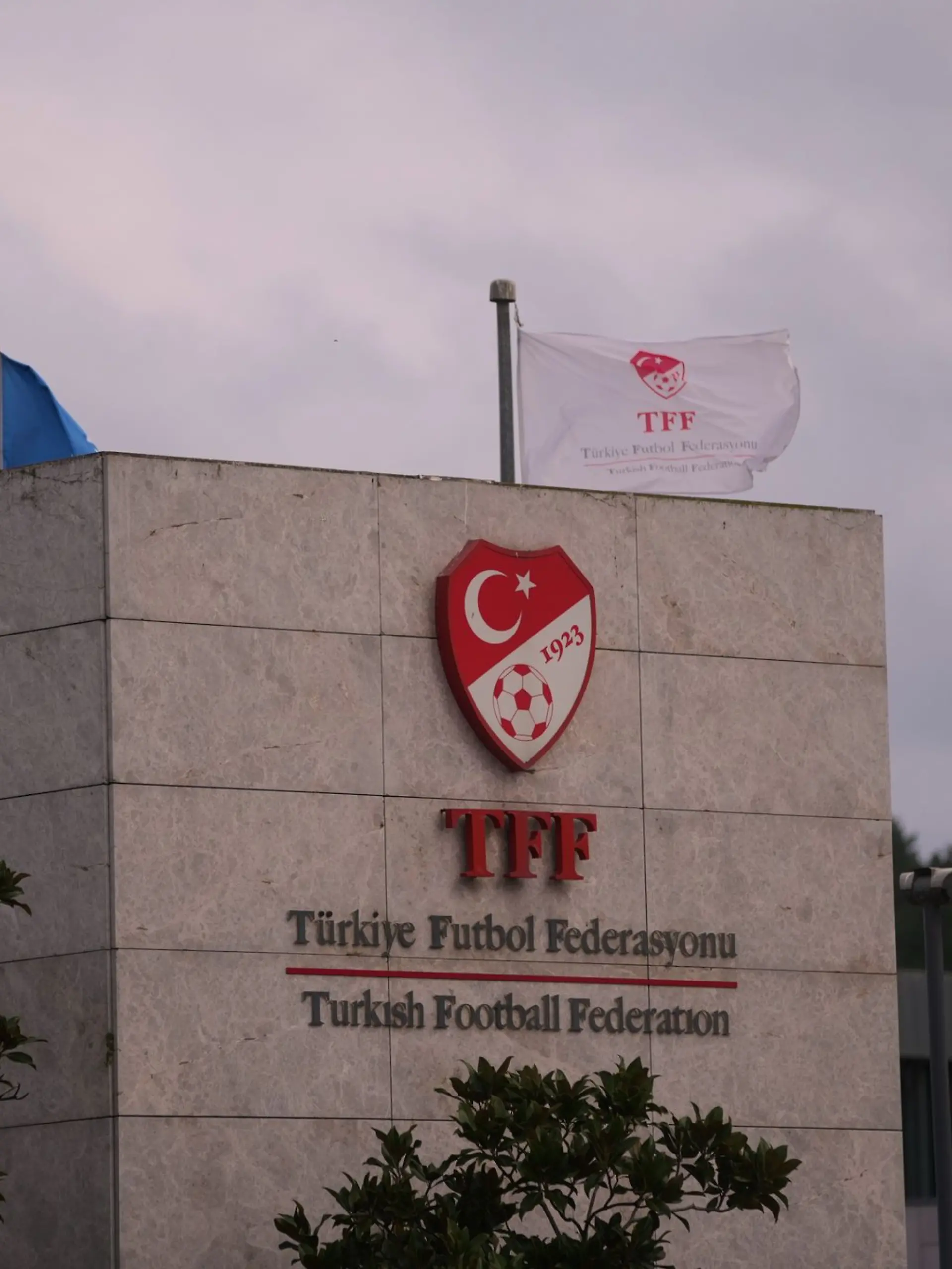 Bild zu: "Nach Razzia: Türkischer Schiedsrichter-Chef bleibt in Haft"